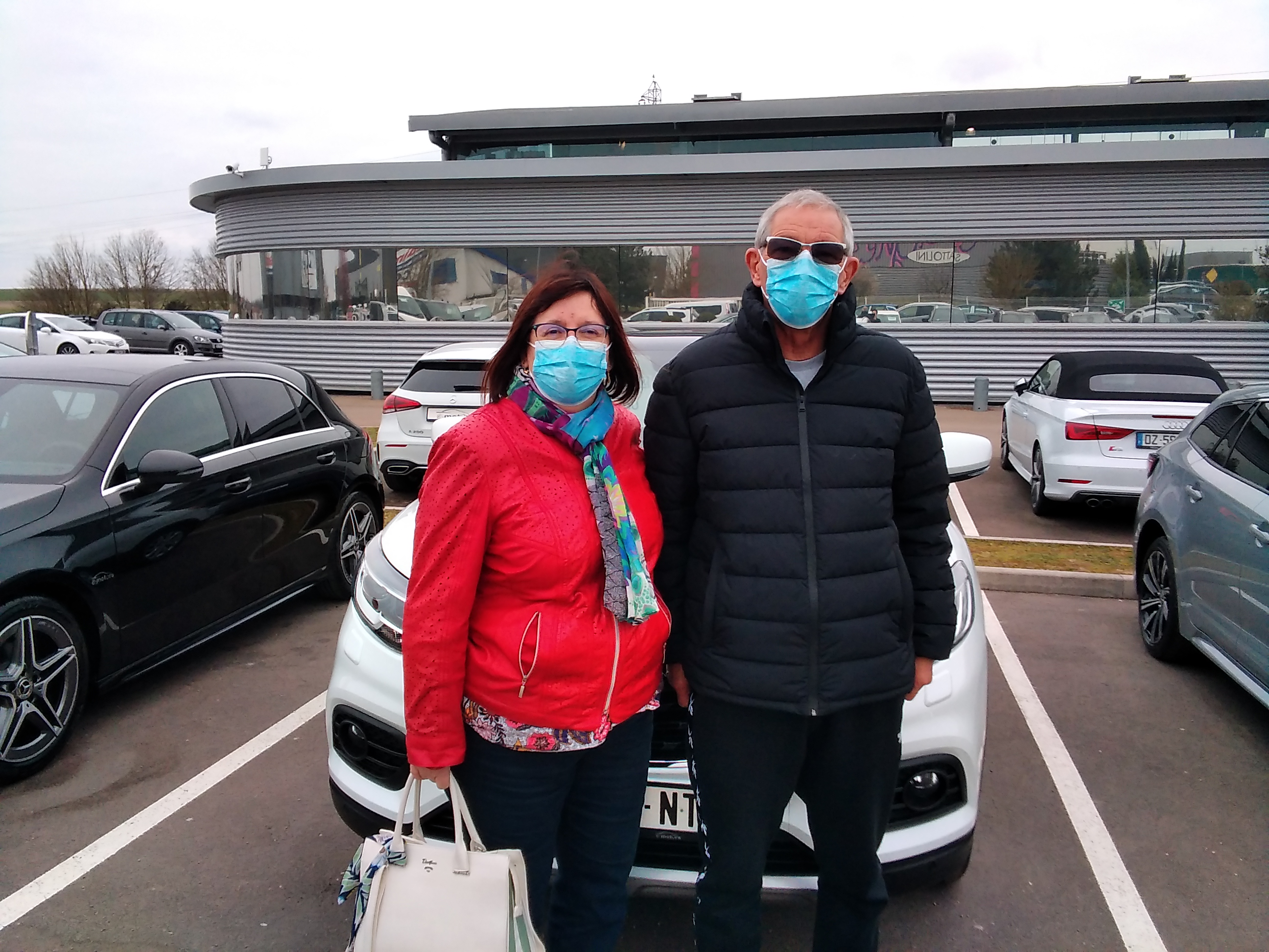 Avis-mandataire-auto-Emotors-Renault-Kadjar-Limited-deluxe-blue-dci-115-plus-toit-pano-plus-park-city.