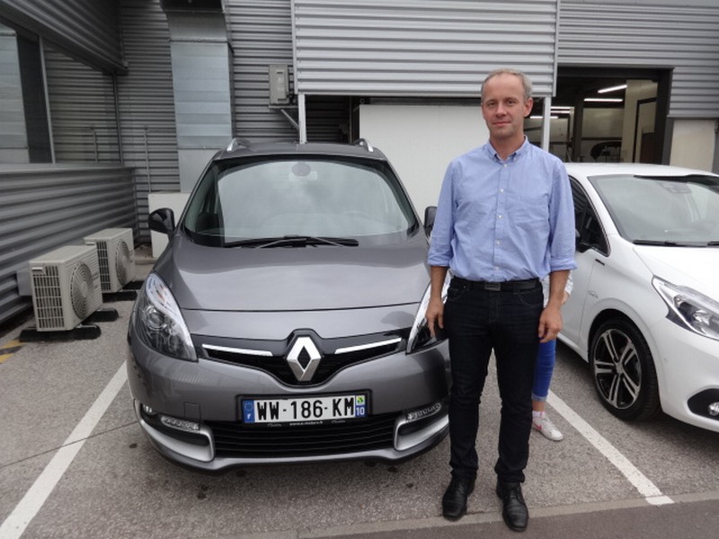 Avis-mandataire-auto-Emotors-Renault-Grand-scenic-Grand-sc-nic-iii-limited-dci-130-energy-7places.