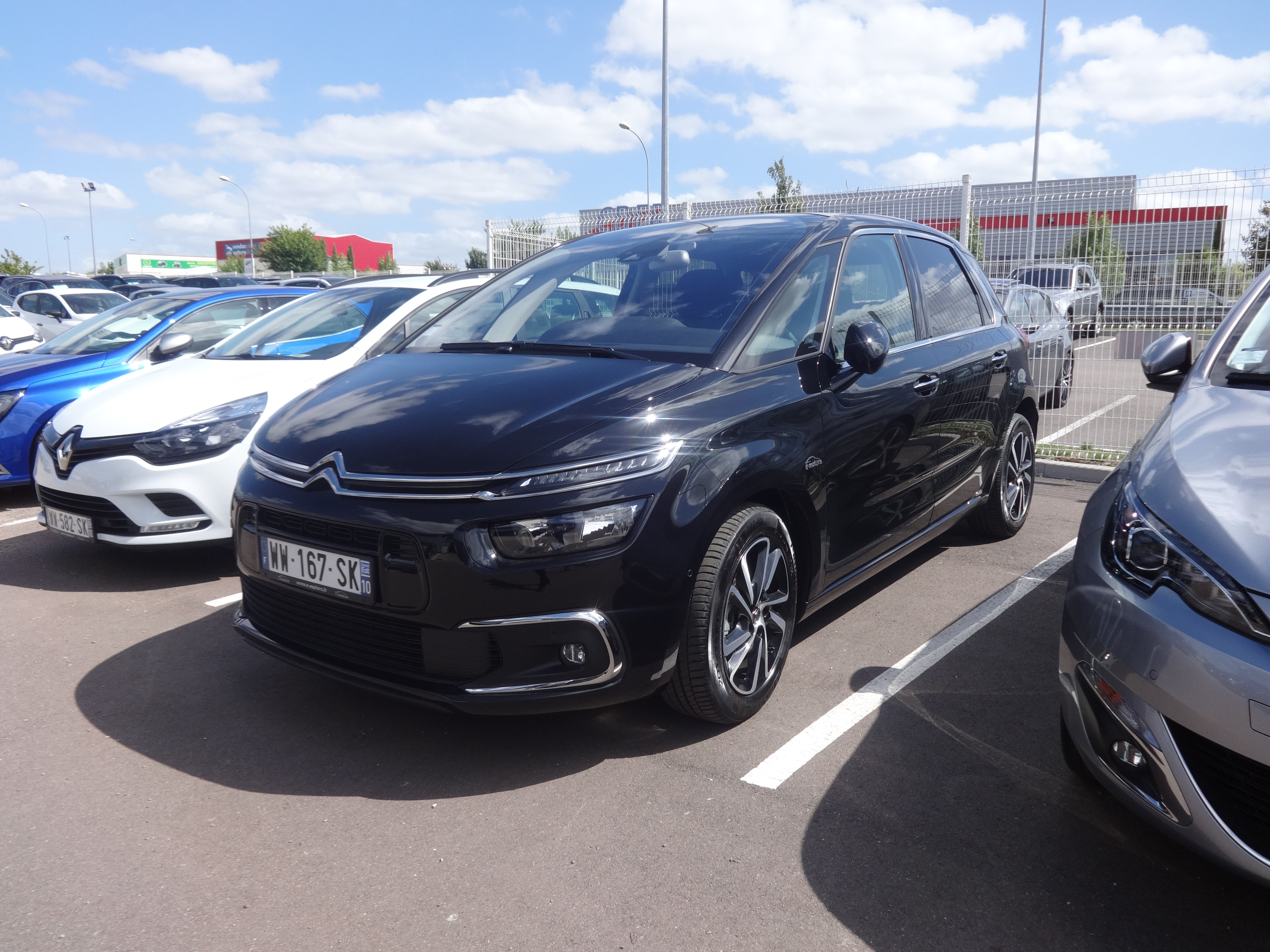 Avis-mandataire-auto-Emotors-Citroen-C4-picasso-Shine-bluehdi-150-s-s.