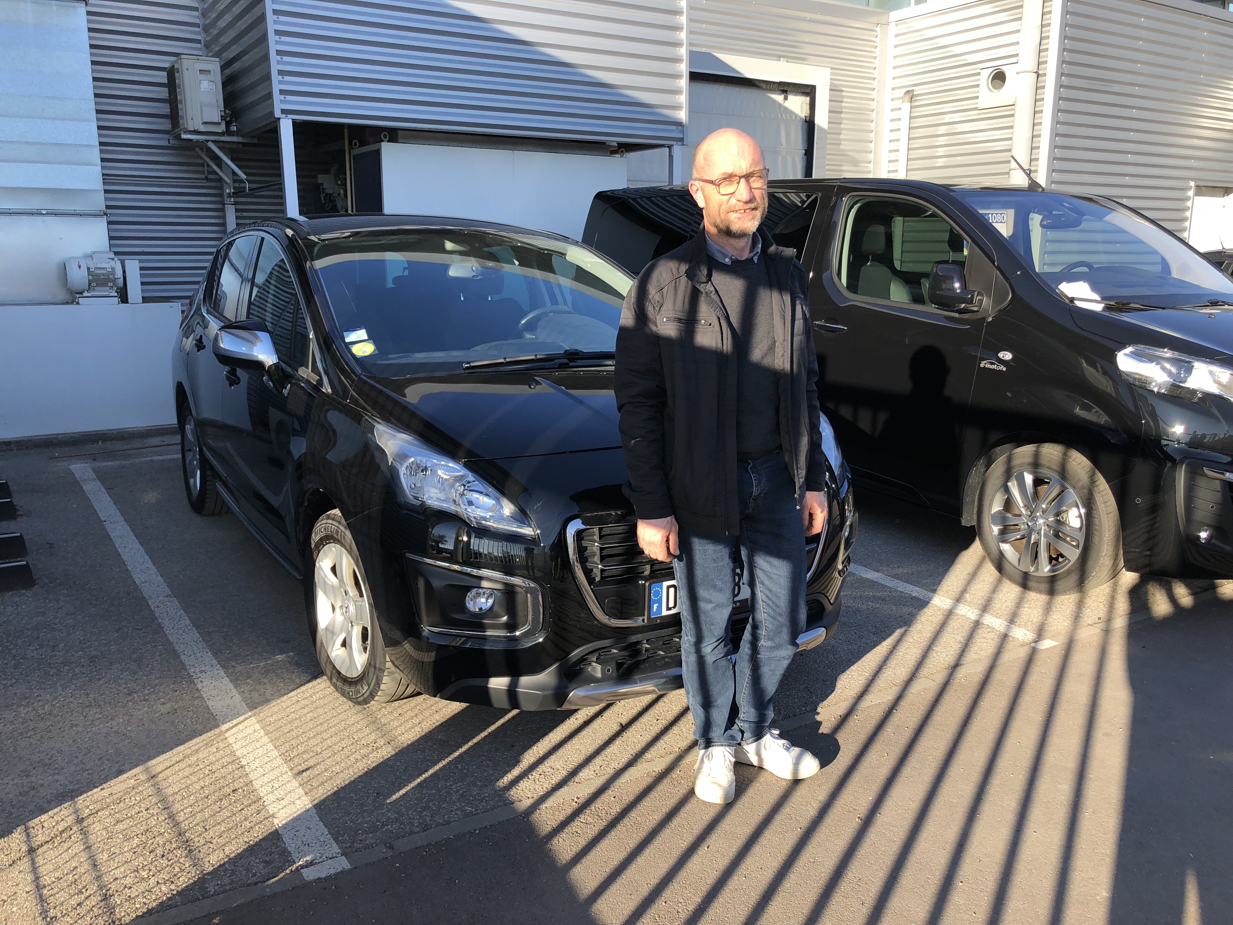 Avis-mandataire-auto-Emotors-Peugeot-3008-Hybrid4-hdi-163-s-s-etg6-plus-electric-37.