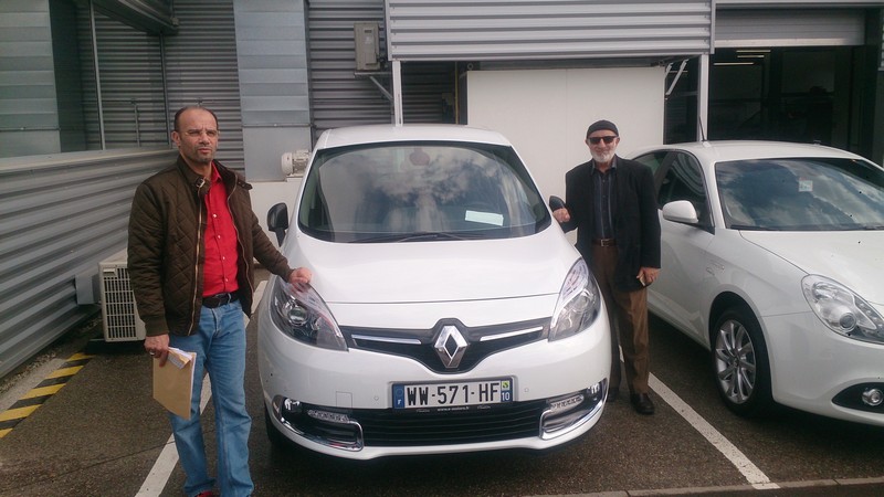 Avis-mandataire-auto-Emotors-Renault-Scenic-Iii-bose-dci-110-edc.