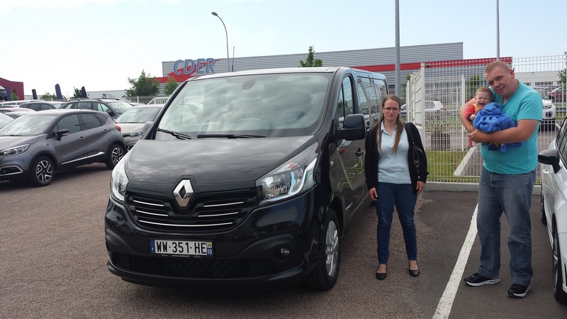 Avis-mandataire-auto-Emotors--Renault-trafic-combi-grand-intens-dci-125-energy-9places-plus-portes-180-.