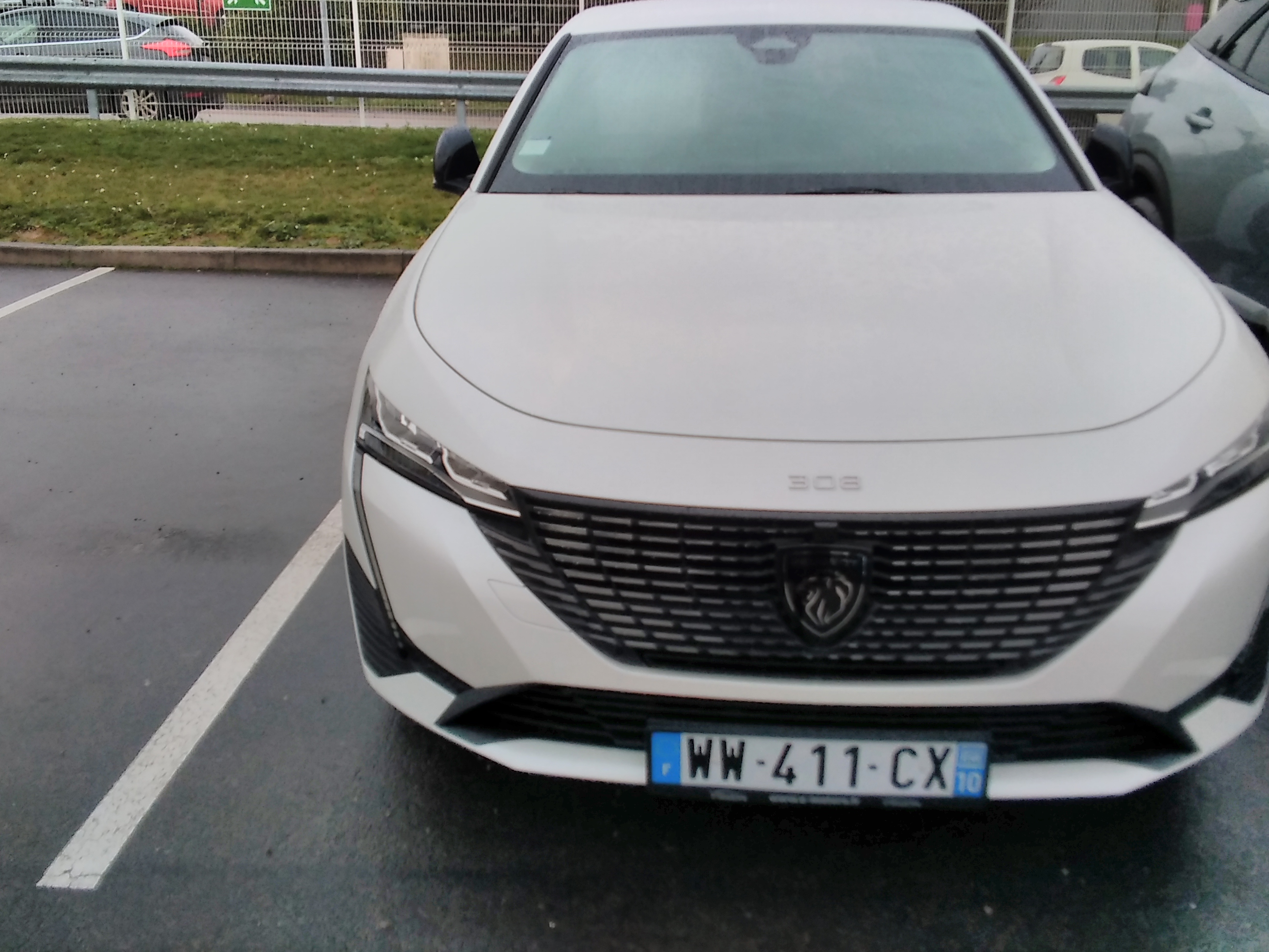 Avis-mandataire-auto-Emotors-Peugeot-308-Allure-pack-bluehdi-130-s-s-eat8.