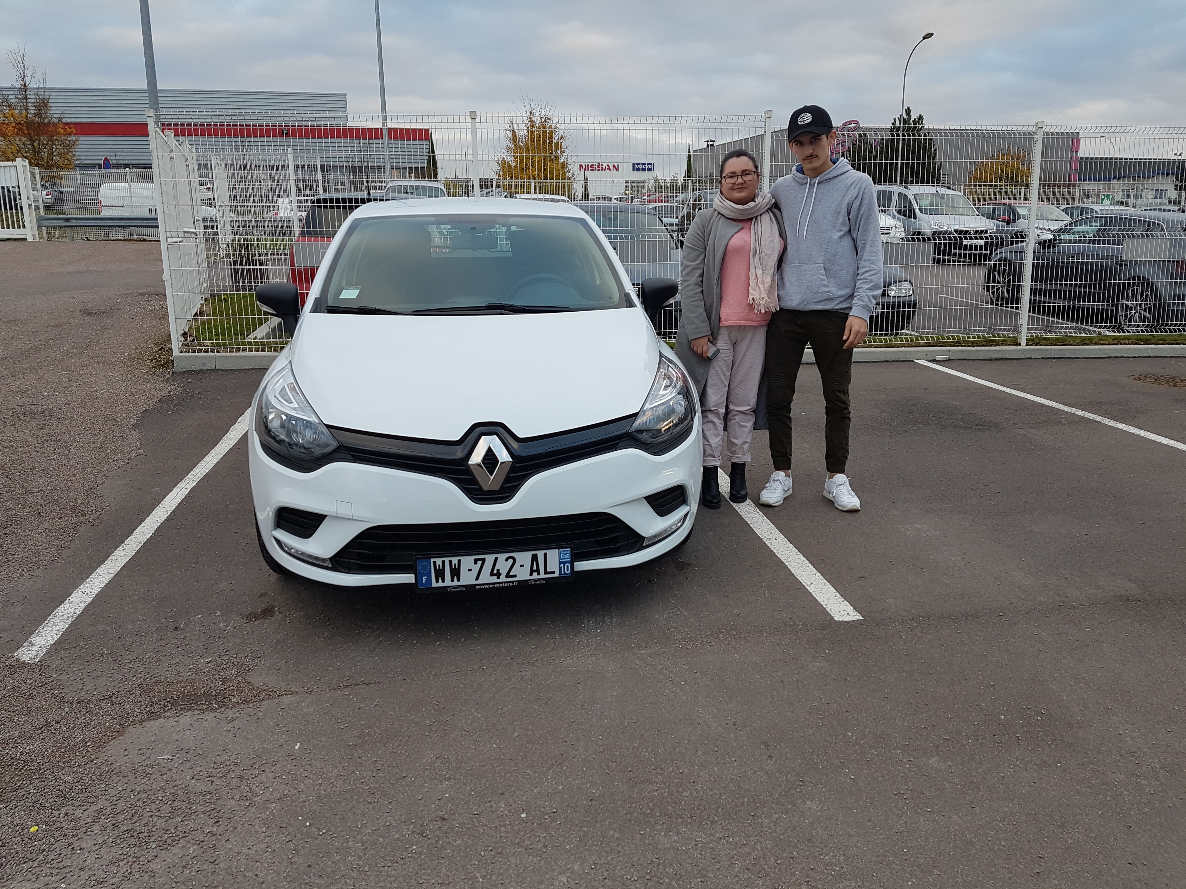 Avis-mandataire-auto-Emotors-Renault-Clio-Life-1-2-16v-75.