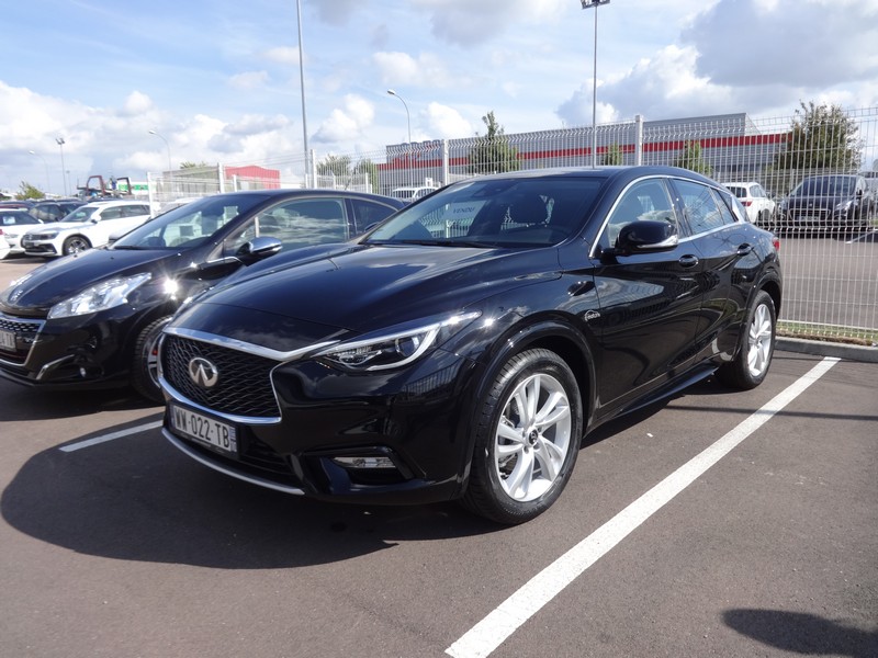 Avis-mandataire-auto-Emotors-Infiniti-Q30-1-6t-122-business-5p.