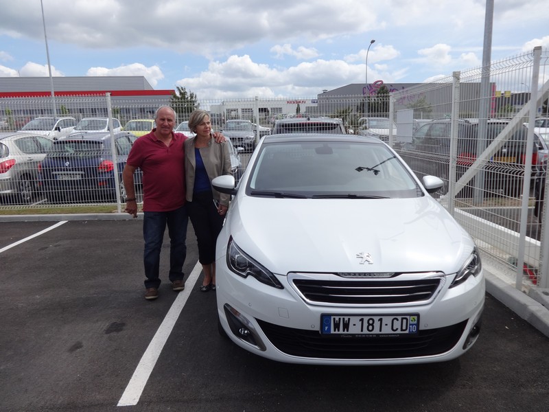 Avis-mandataire-auto-Emotors--Peugeot-308-allure-bluehdi-120-eat-plus-toit-vitr-plus-park-assist-.