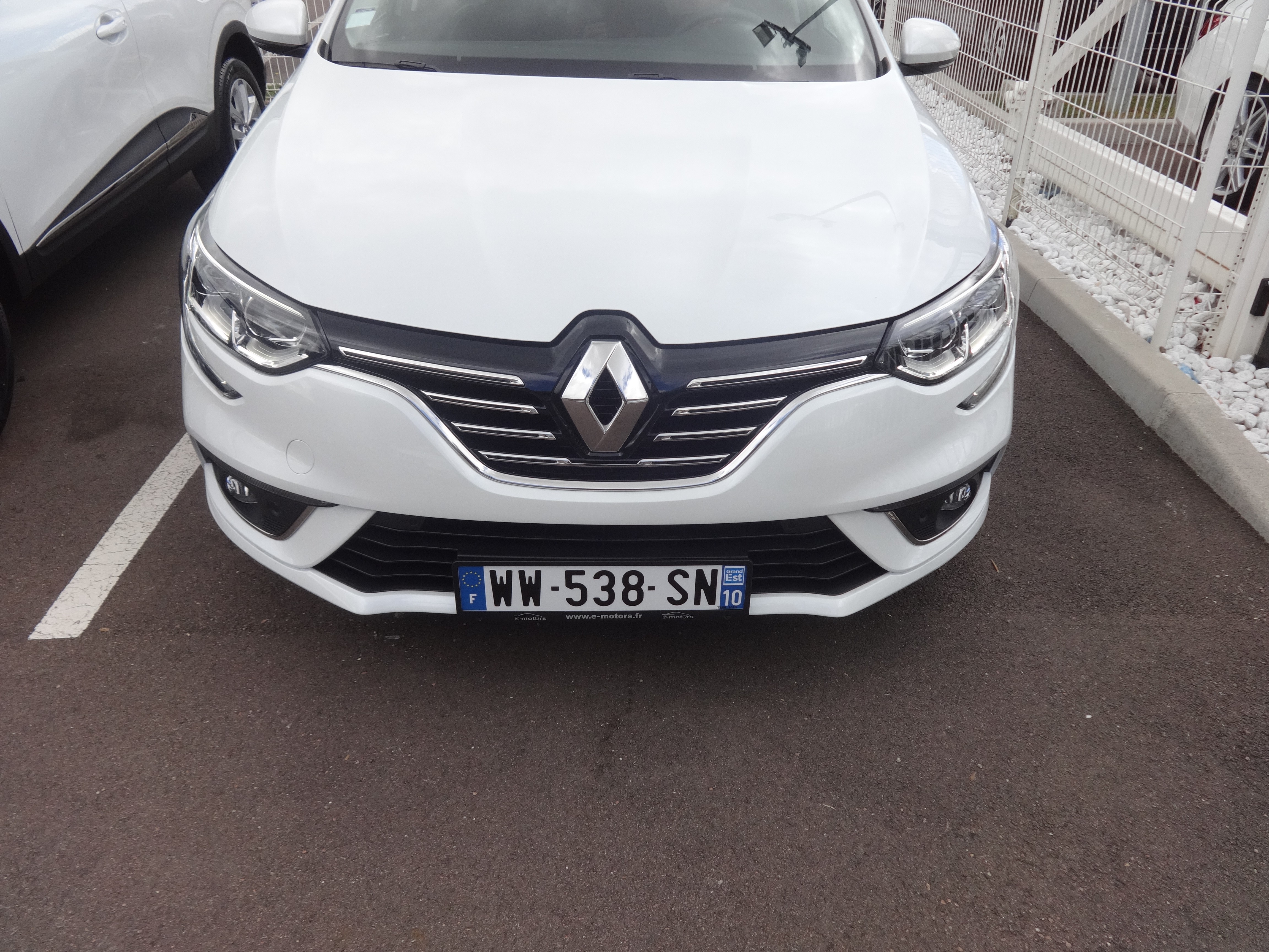 Avis-mandataire-auto-Emotors-Renault-Megane-iv-berline-M-gane-iv-berline-intens-dci-130-energy-plus-park-assist.