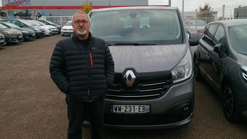 Avis-mandataire-auto-Emotors--Renault-trafic-combi-intens-dci-120-energy-8-places-plus-portes-hayon-.