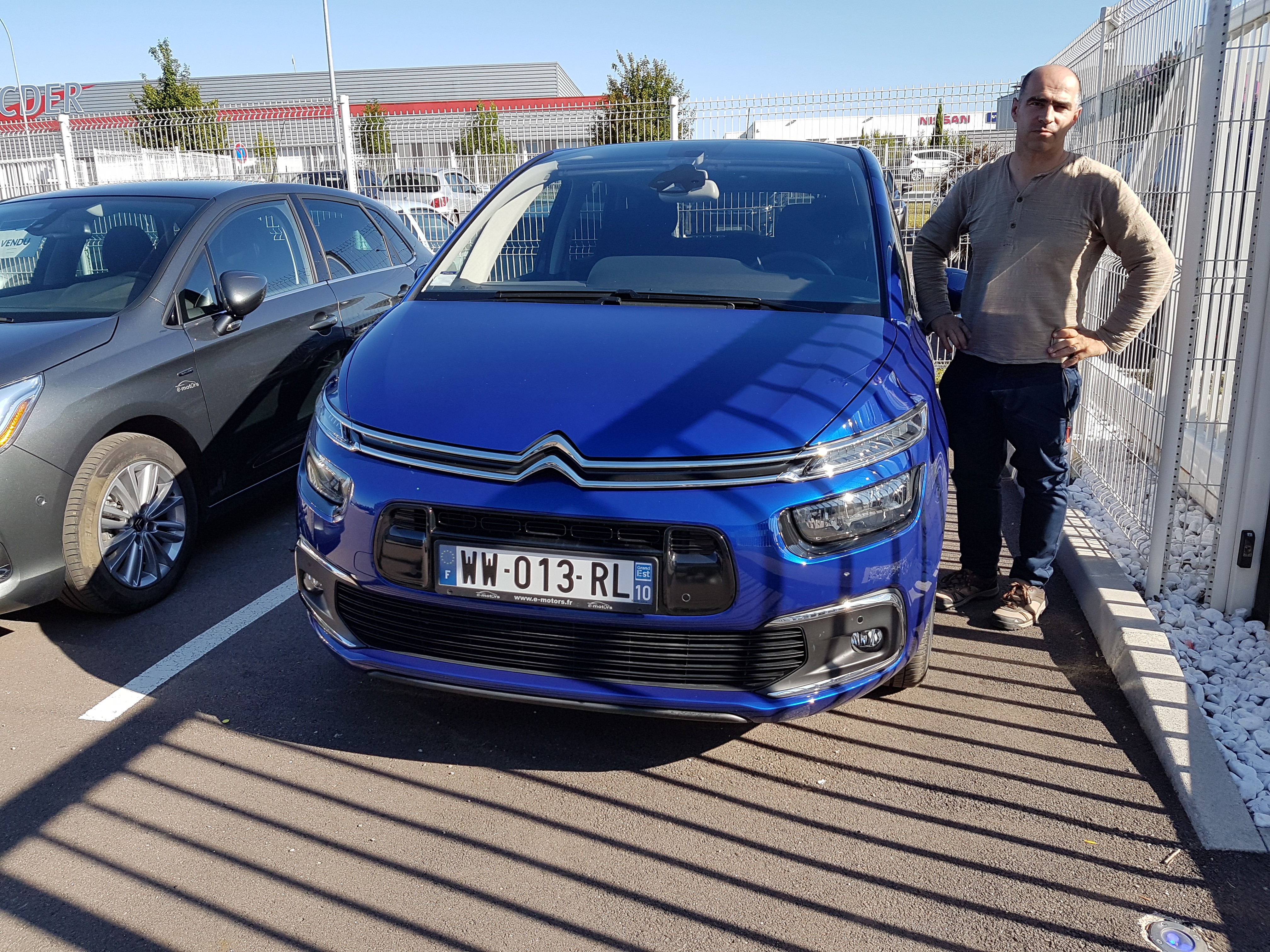 Avis-mandataire-auto-Emotors-Citroen-C4-picasso-Feel-bluehdi-120-eat6-s-s.