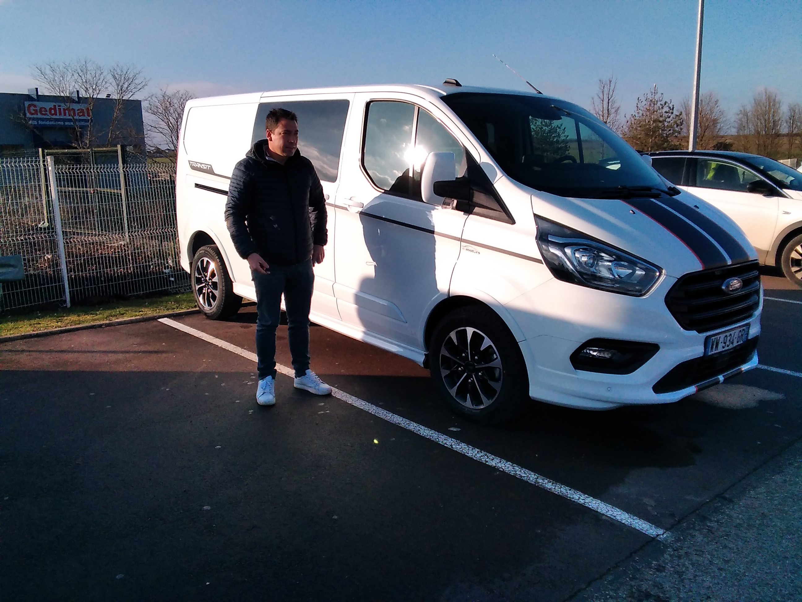 Avis-mandataire-auto-Emotors-Ford-Transit-custom-cabine-approfondie-Transit-custom-ca-sport-320-l2h1-ecoblue-185-5-places.