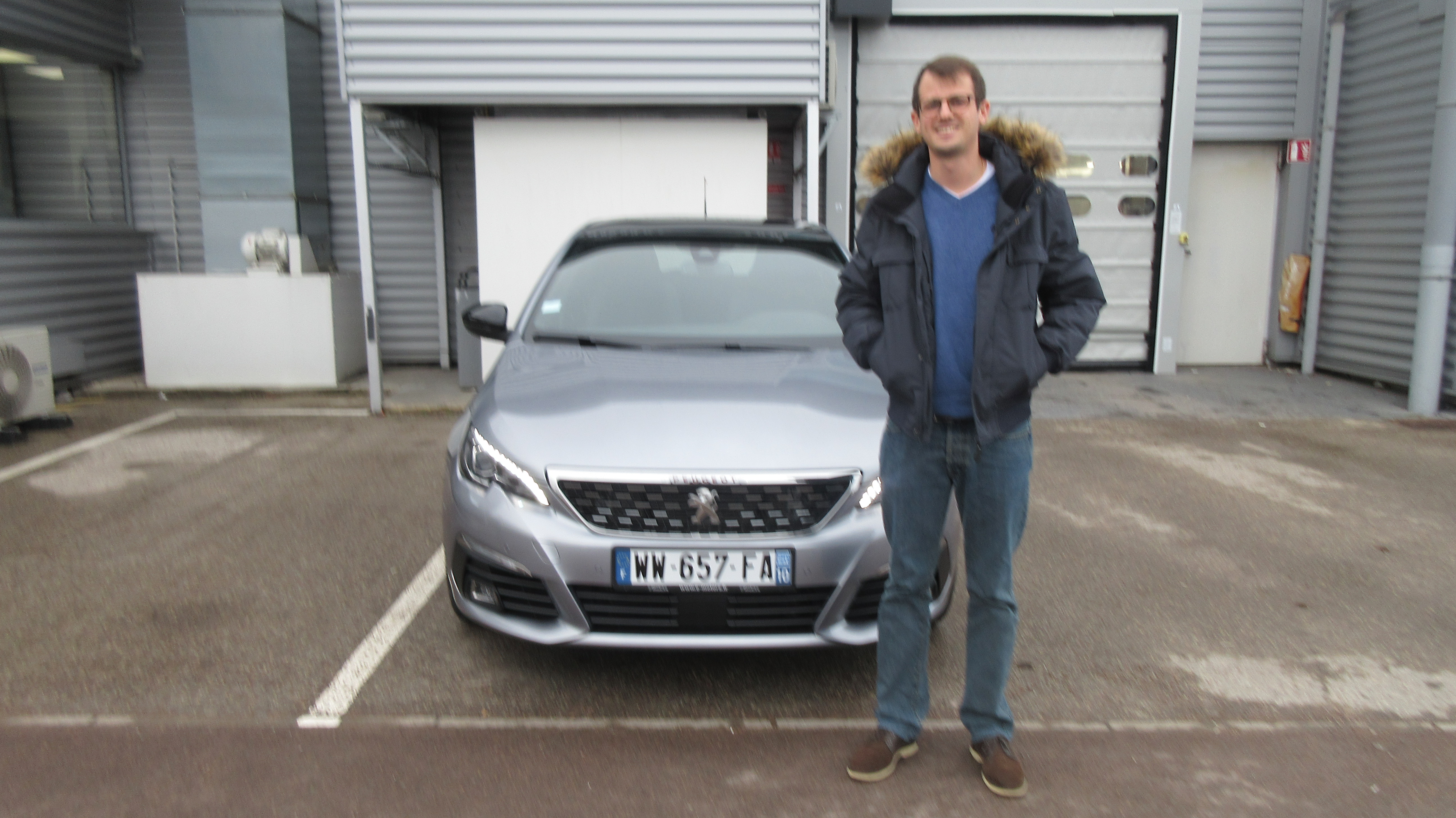 Avis-mandataire-auto-Emotors-Peugeot-308-Gt-line-puretech-130-s-s-plus-jantes-18-toit-vitr.