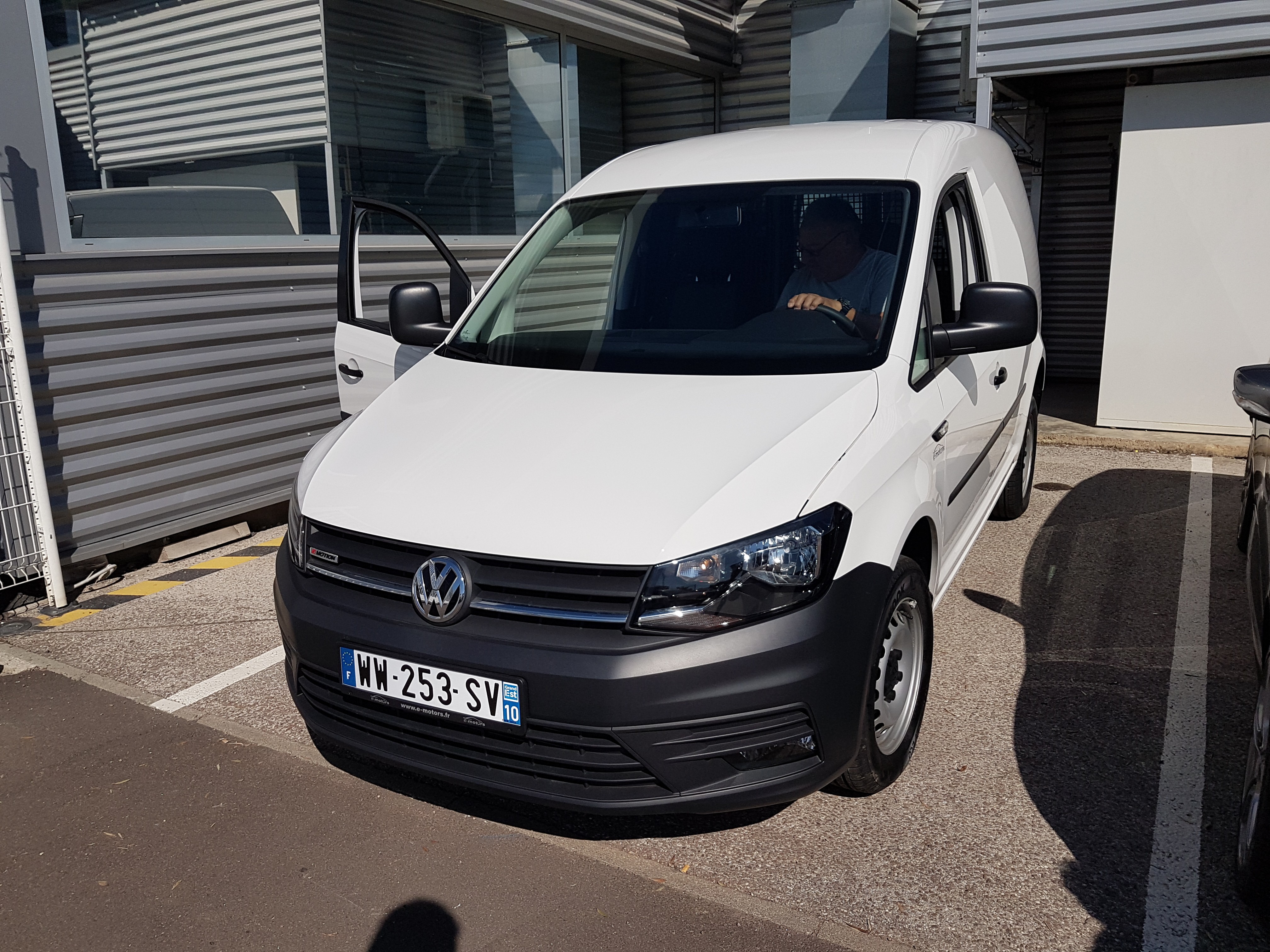 Avis-mandataire-auto-Emotors-Volkswagen-Caddy-van-Business-line-tdi-110-4x4.