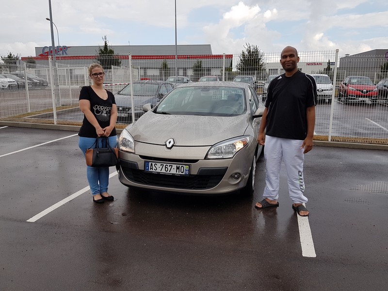 Avis-mandataire-auto-Emotors-Renault-Megane-iii-berline-M-gane-iii-carminat-tom-tom-dci-85.