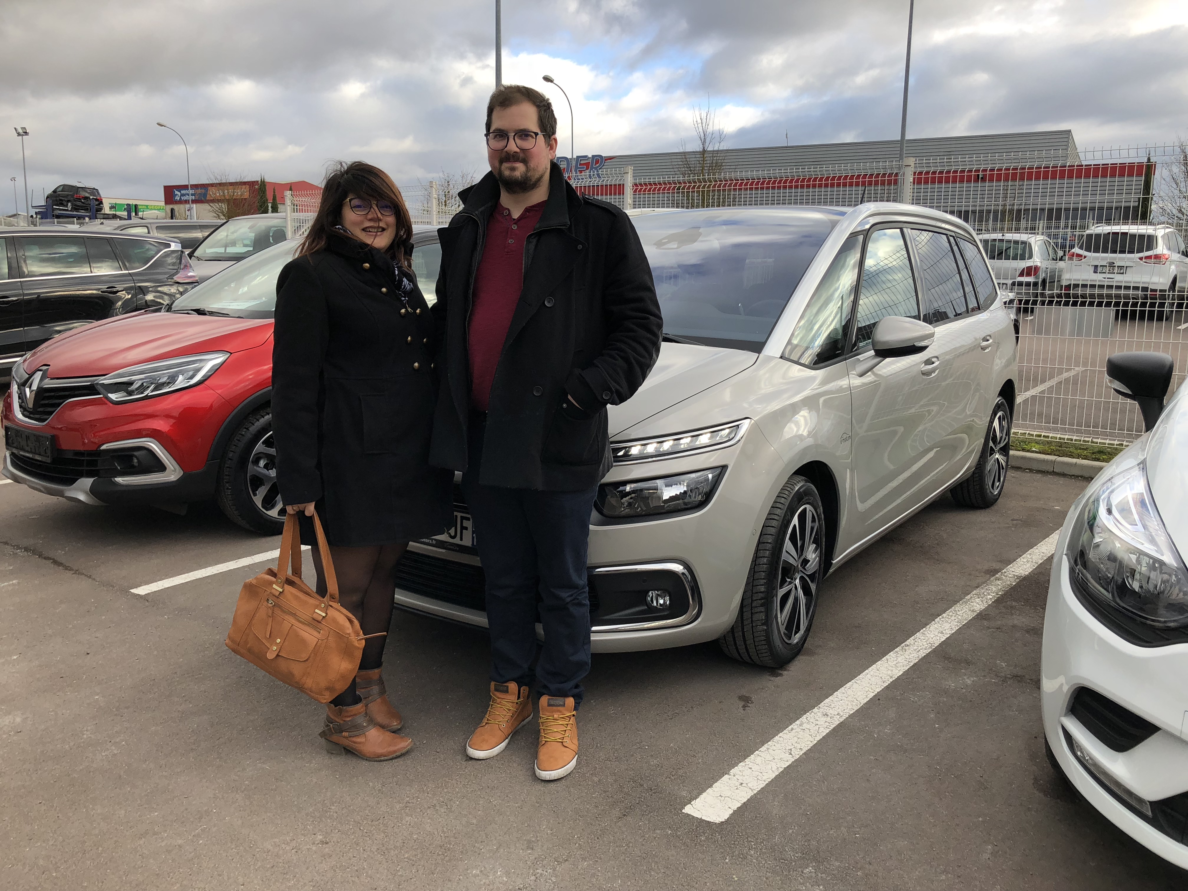 Avis-mandataire-auto-Emotors-Citroen-Grand-c4-spacetourer-Shine-bluehdi-130-s-s-eat8.