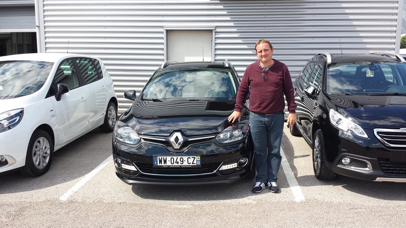 Avis-mandataire-auto-Emotors--Renault-megane-iii-estate-bose-dci-130-energy-plus-visio-plus-toit-panoramique-.