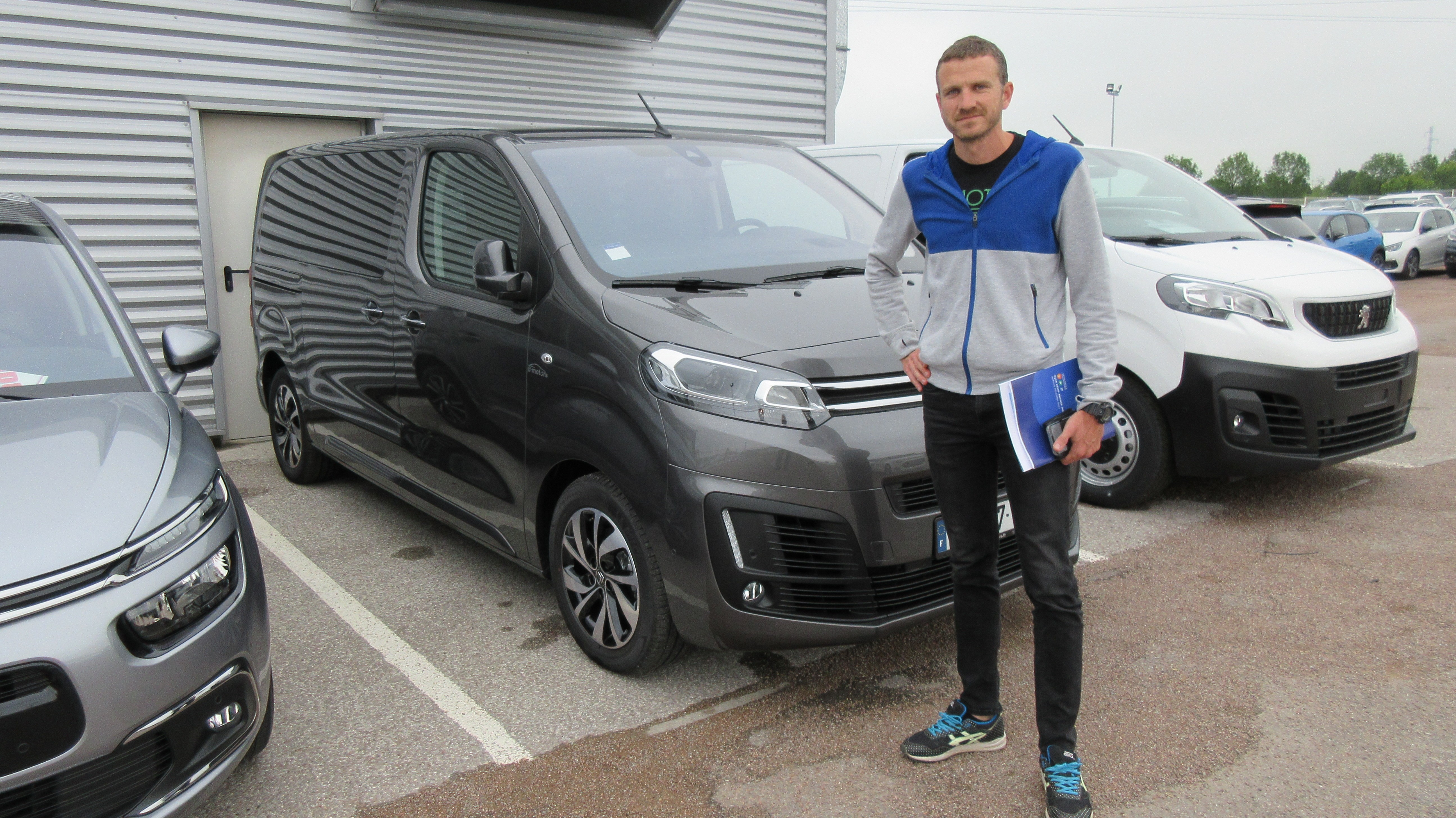 Avis-mandataire-auto-Emotors-Citroen-Spacetourer-Shine-m-bluehdi-180-s-s-eat6.