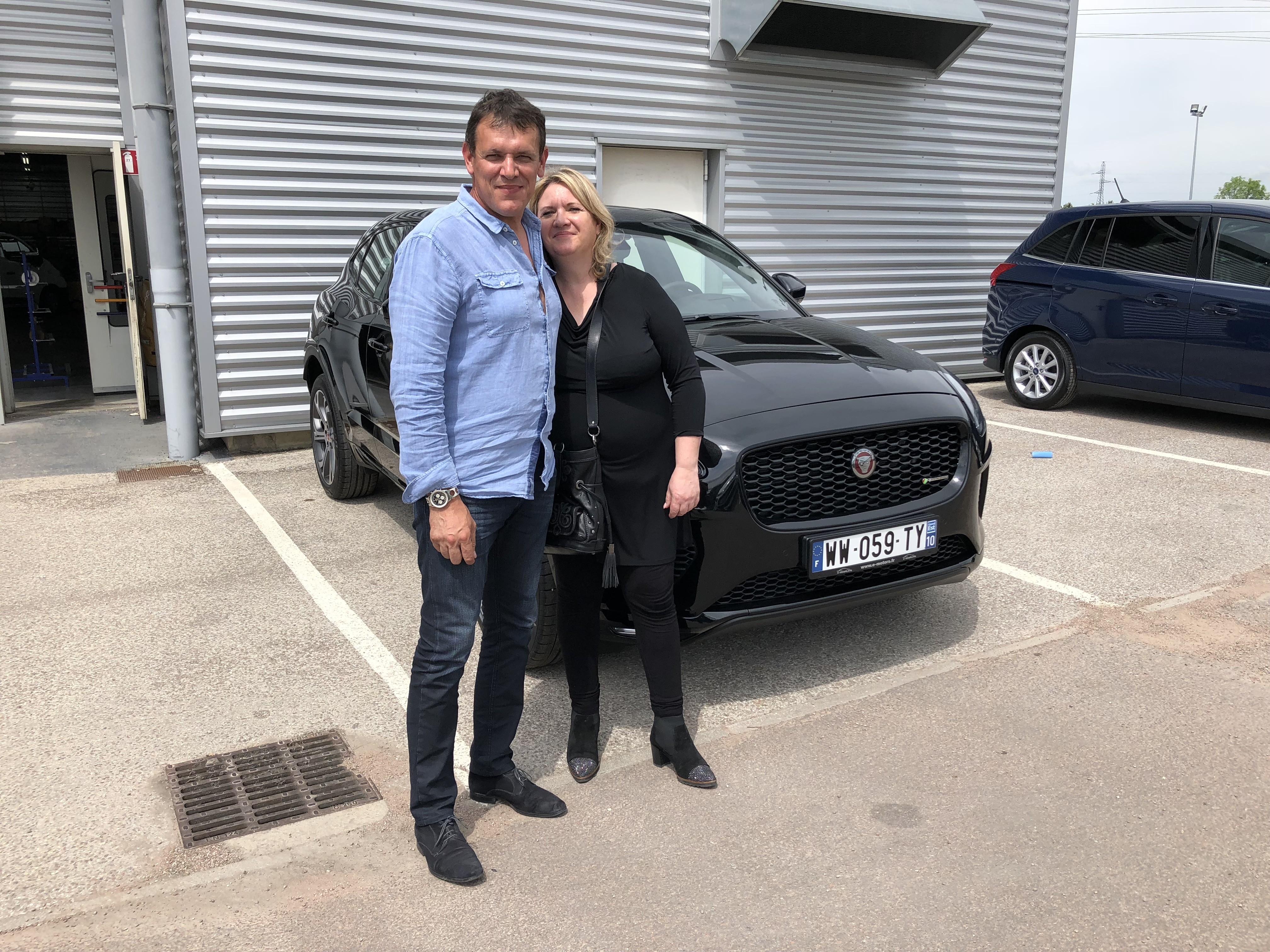 Avis-mandataire-auto-Emotors-Jaguar-E-pace-R-dynamic-premi-re-edition-d-180-awd-bva.