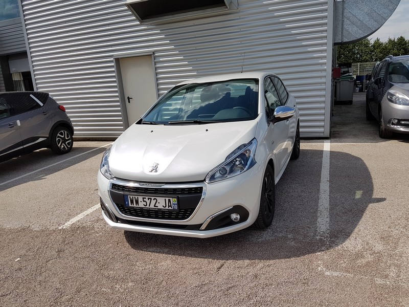 Avis-mandataire-auto-Emotors-Peugeot-208-Allure-puretech-110-5p-plus-gps.