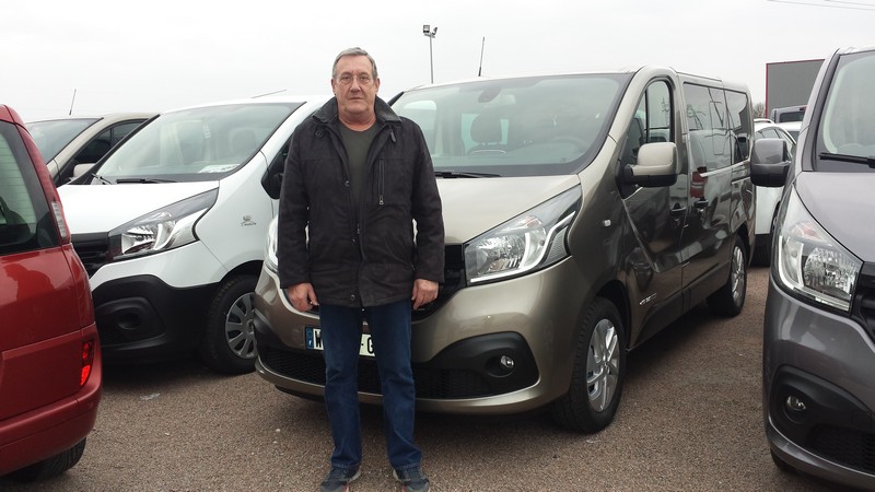 Avis-mandataire-auto-Emotors--Renault-trafic-combi-intens-dci-125-energy-9places-plus-portes-180-.