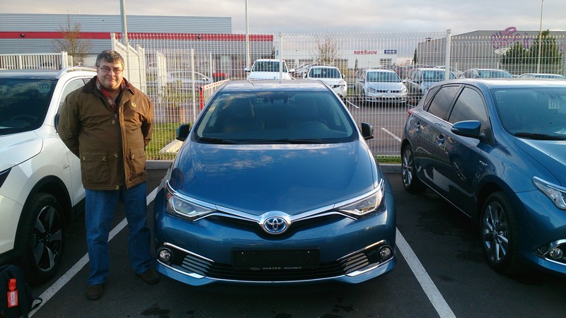Avis-mandataire-auto-Emotors--Toyota-auris-hybride-executive-136h-.
