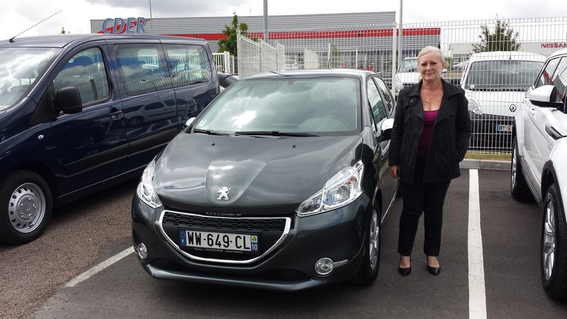 Avis-mandataire-auto-Emotors--Peugeot-208-style-puretech-82-5p-plus-navigation-.