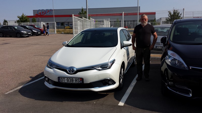 Avis-mandataire-auto-Emotors--Toyota-auris-hybride-style-136h-.