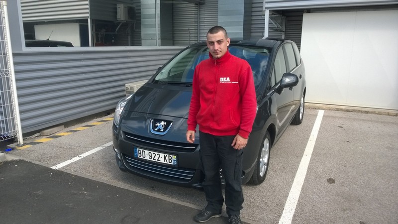 Avis-mandataire-auto-Emotors--Peugeot-5008-premium-hdi-112-5-places-.