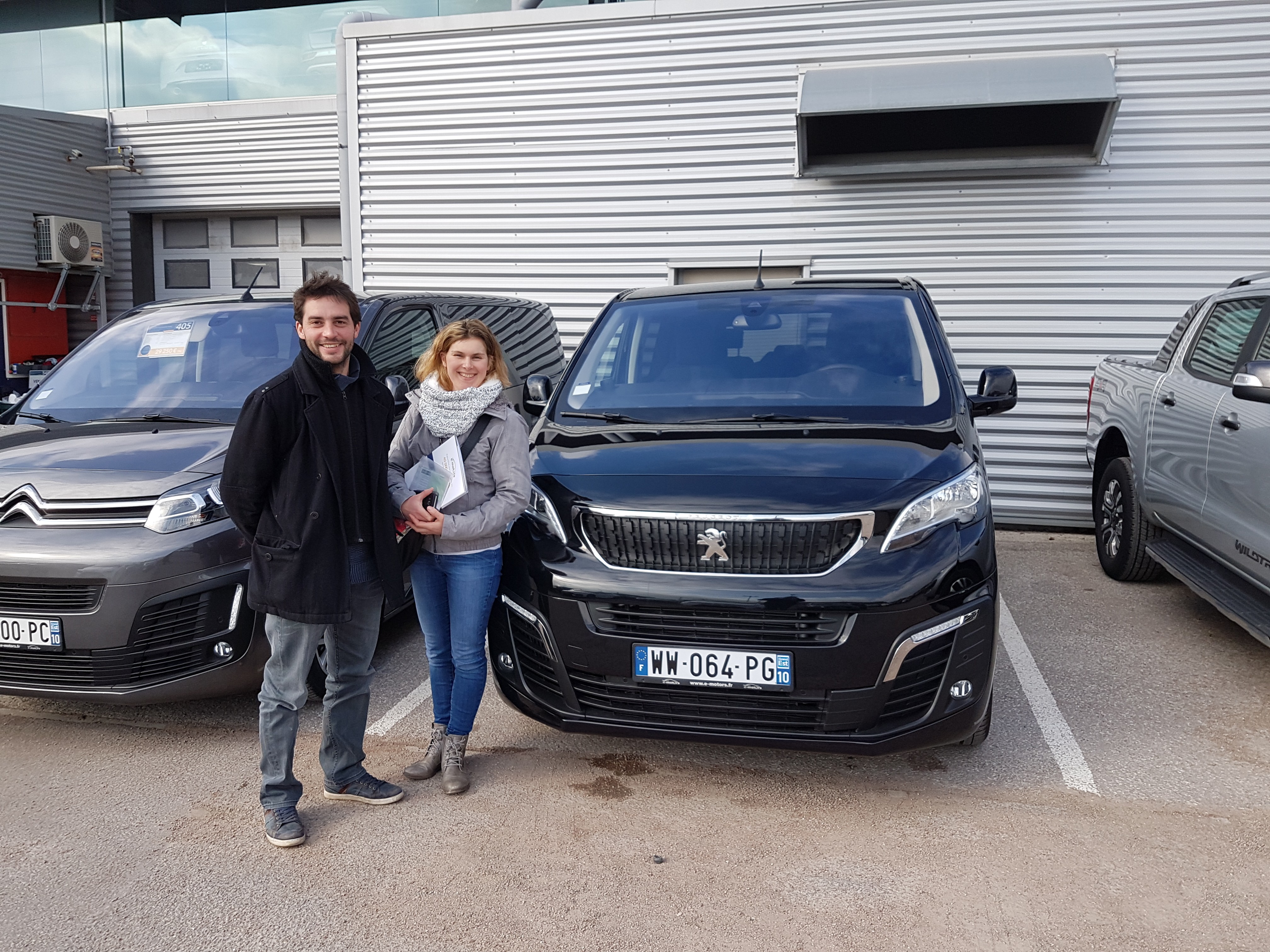 Avis-mandataire-auto-Emotors-Peugeot-Traveller-Standard-2-0-bluehdi-150ch-s-s-bvm6-active-8-places.