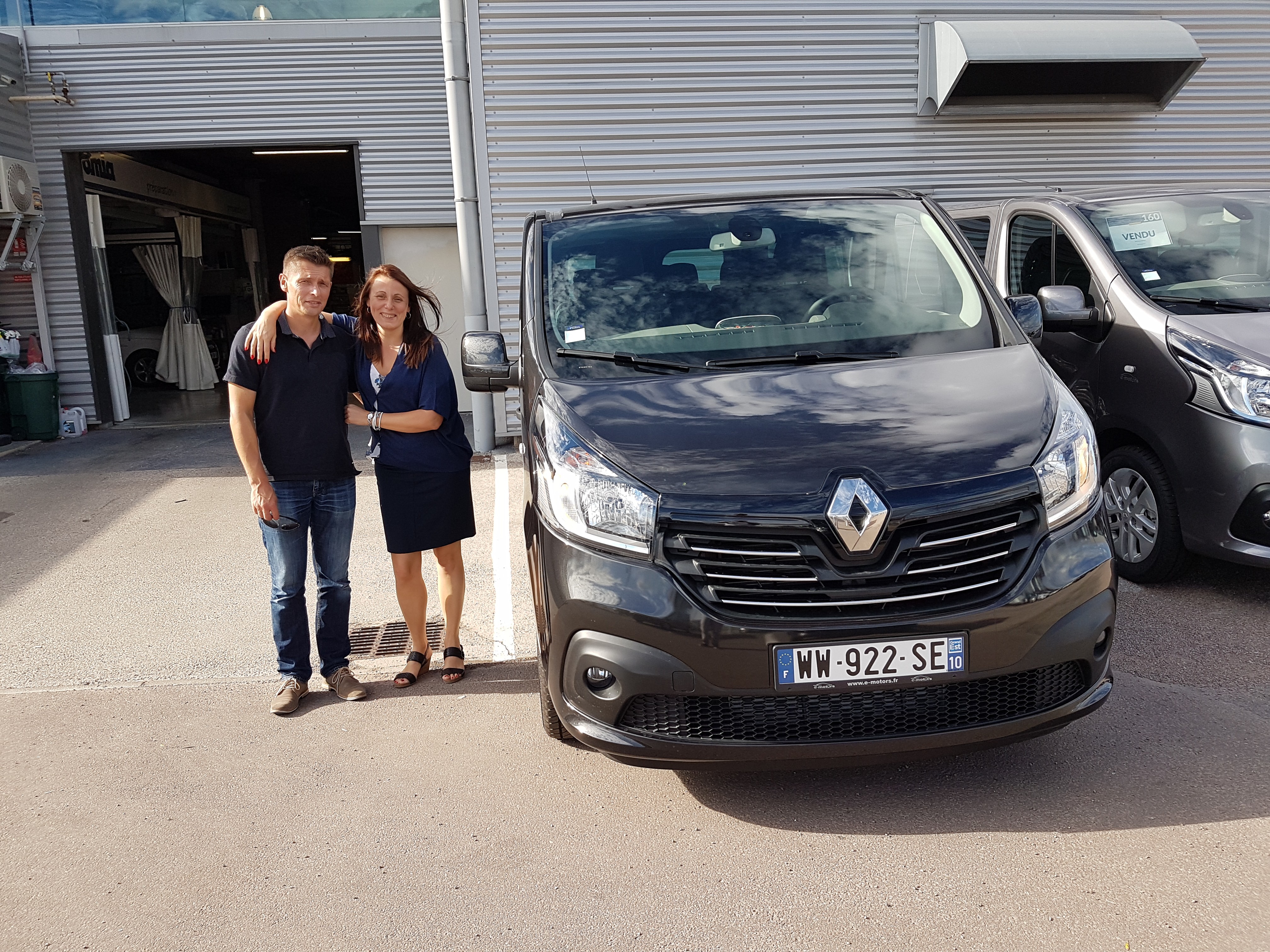 Avis-mandataire-auto-Emotors-Renault-Trafic-combi-Grand-intens-dci-125-energy-8places-plus-portes-180.