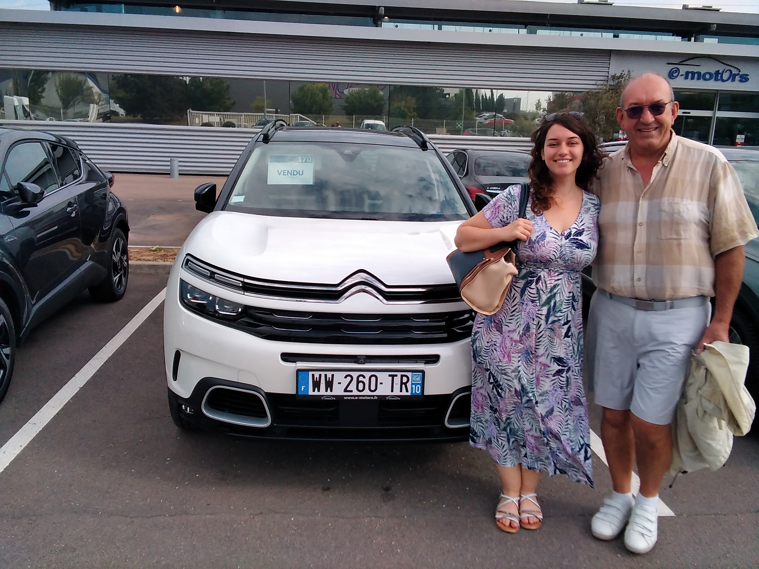 Avis-mandataire-auto-Emotors-Citroen-C5-aircross-Shine-pack-hybride-rechargeable-225-s-s-e-eat8-plus-toit-panoramique-plus-park-assist-plus-chargeur-7-4kw.