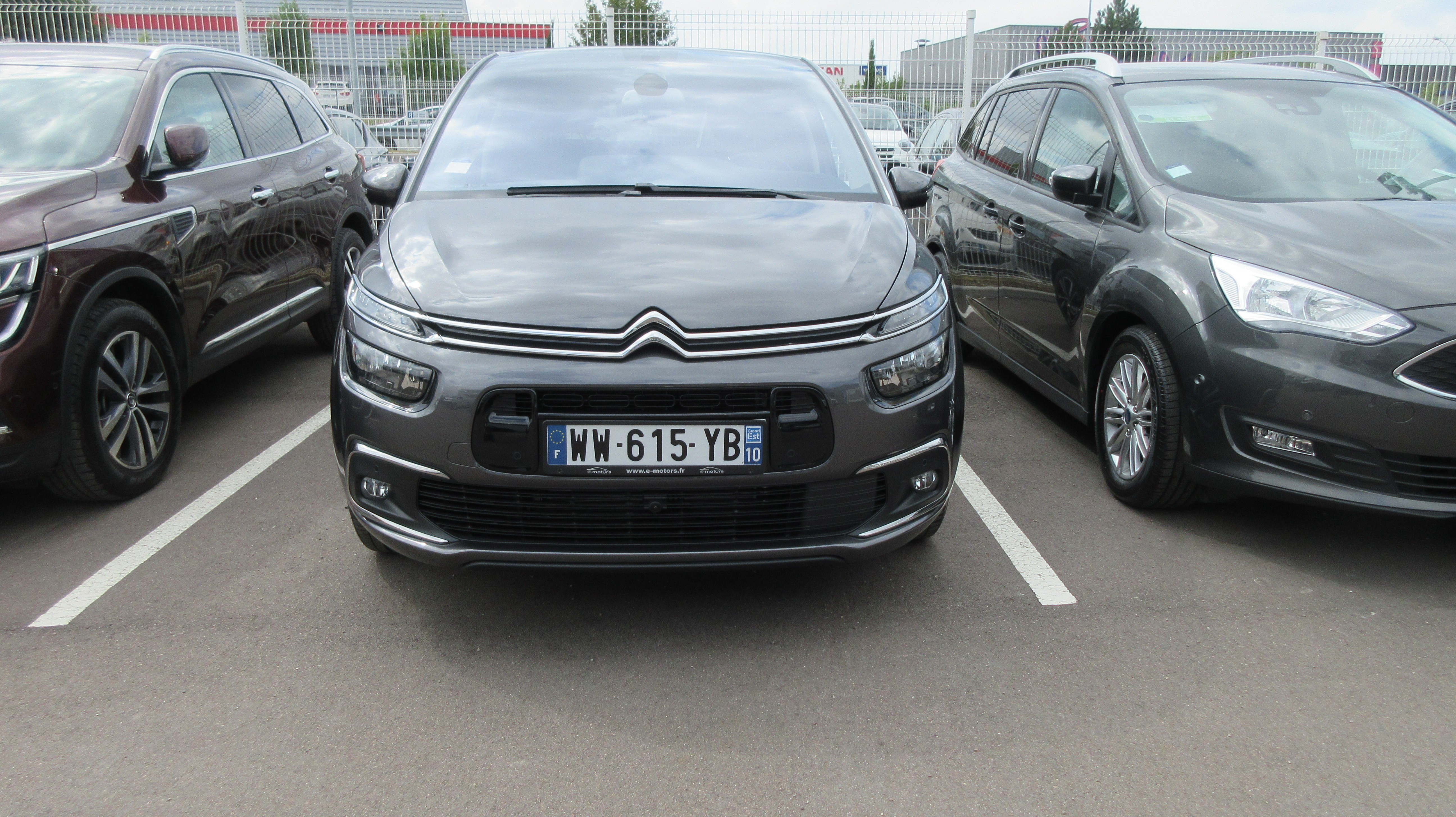 Avis-mandataire-auto-Emotors-Citroen-C4-picasso-Shine-bluehdi-120-s-s-eat6-plus-cam-ra-360.