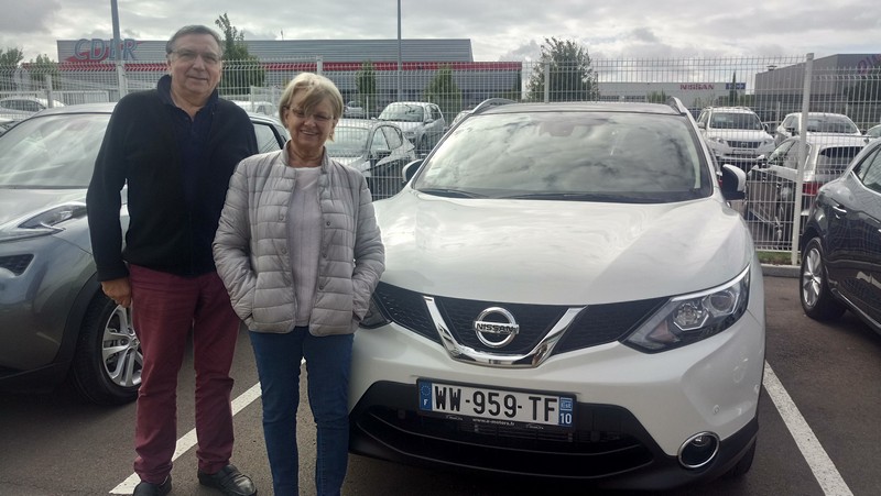 Avis-mandataire-auto-Emotors-Nissan-Qashqai-Tekna-dci-130-xtronic-4x2-plus-toit-panoramique.