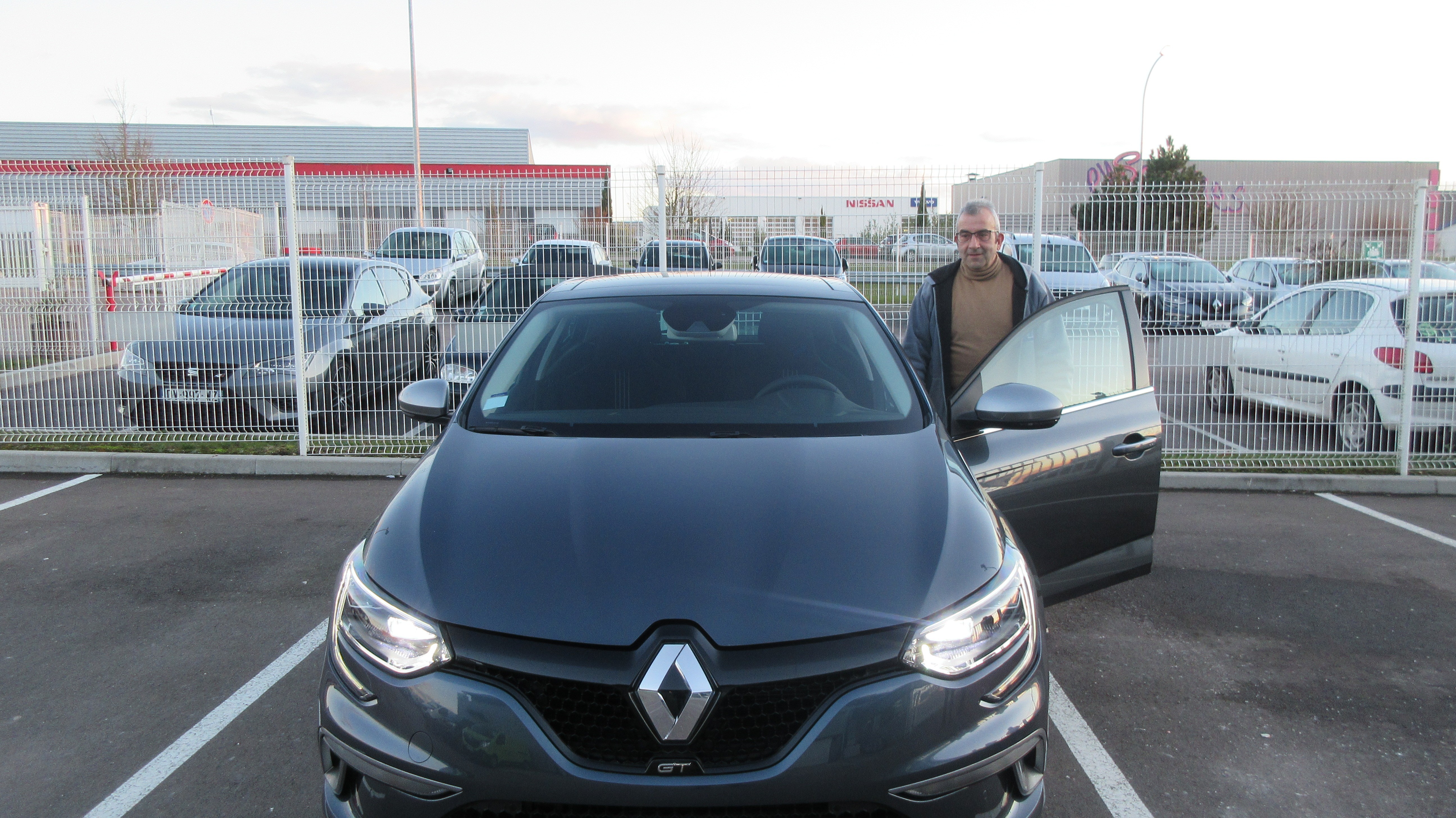 Avis-mandataire-auto-Emotors-Renault-Megane-iv-berline-M-gane-iv-berline-gt-dci-165-energy-edc-plus-toit-vitr.