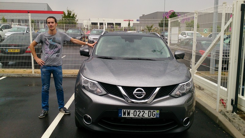 Avis-mandataire-auto-Emotors--Nissan-qashqai-tekna-dig-t-115-4x2-plus-toit-vitr-.
