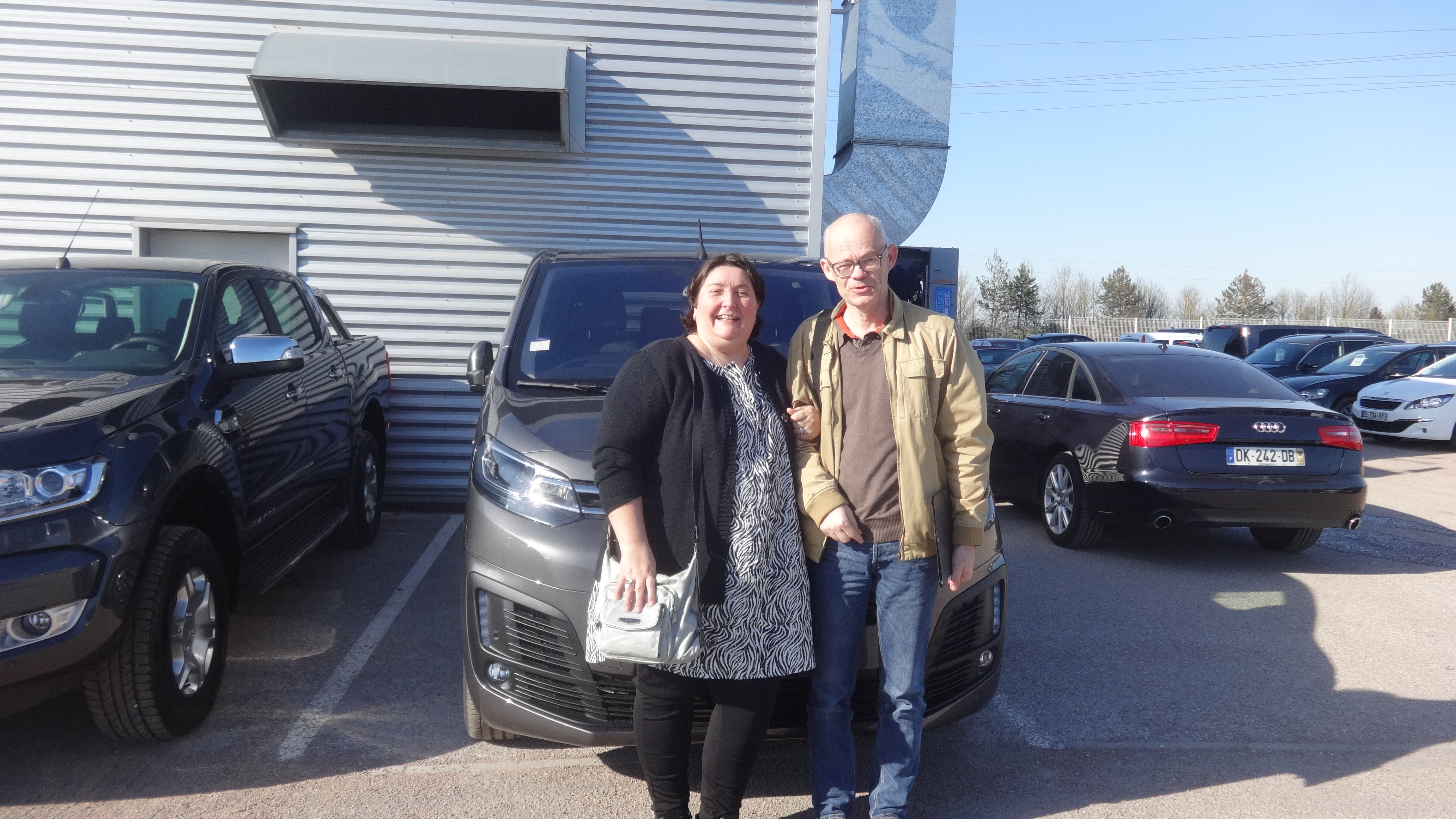 Avis-mandataire-auto-Emotors-Citroen-Spacetourer-Shine-m-bluehdi-180-s-s-eat8.