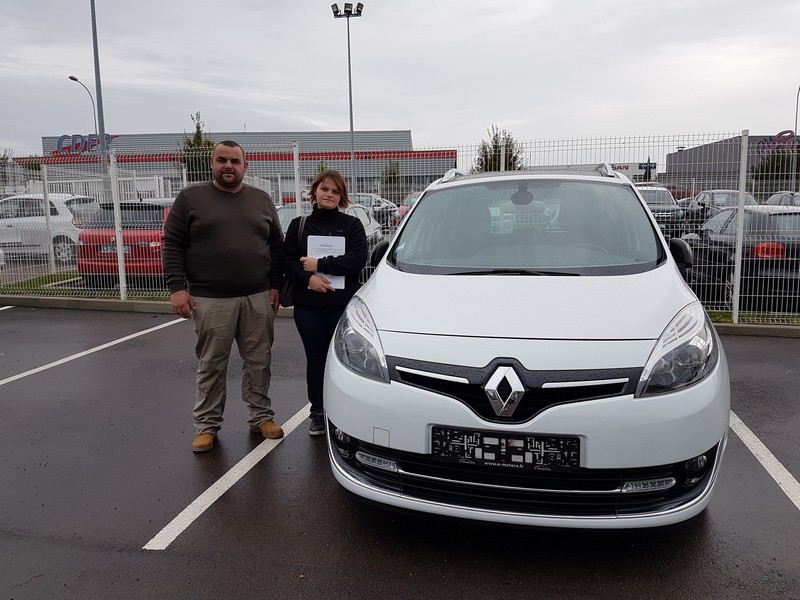 Avis-mandataire-auto-Emotors-Renault-Grand-scenic-Grand-sc-nic-iii-bose-dci-130-7places-plus-toit-pano.