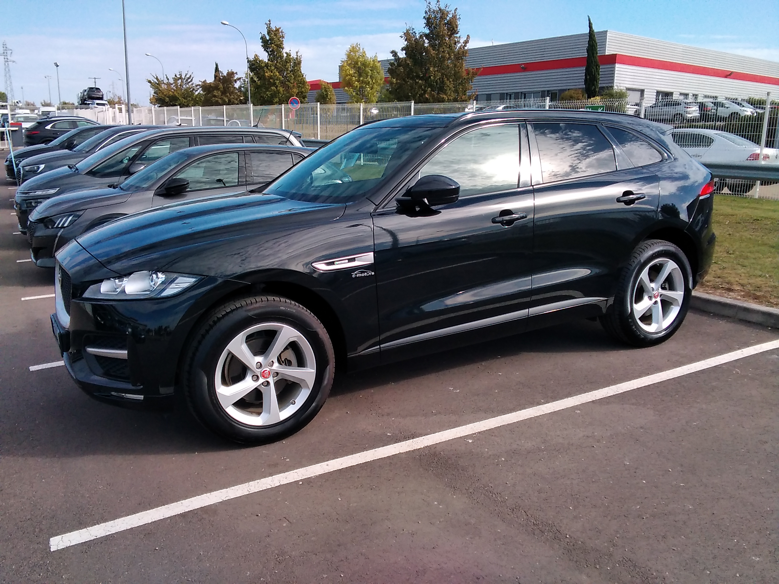 Avis-mandataire-auto-Emotors-Jaguar-F-pace-2-0-d-180-ch-awd-bva8-r-sport-plus-toit-plus-cuir.