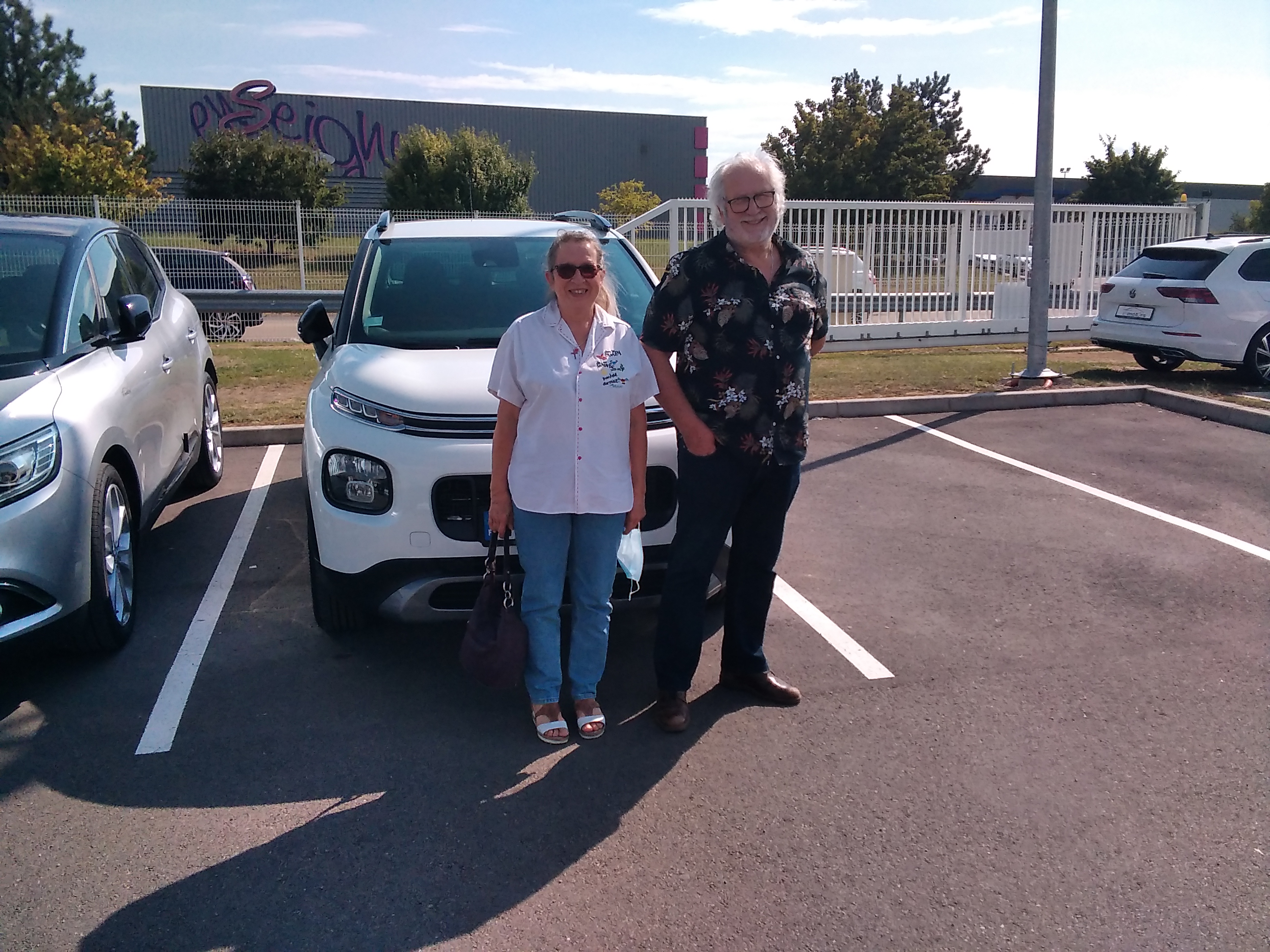 Avis-mandataire-auto-Emotors-Citroen-C3-aircross-Shine-puretech-130-s-s-eat6-plus-grip-control-avec-hill-assist-descent.