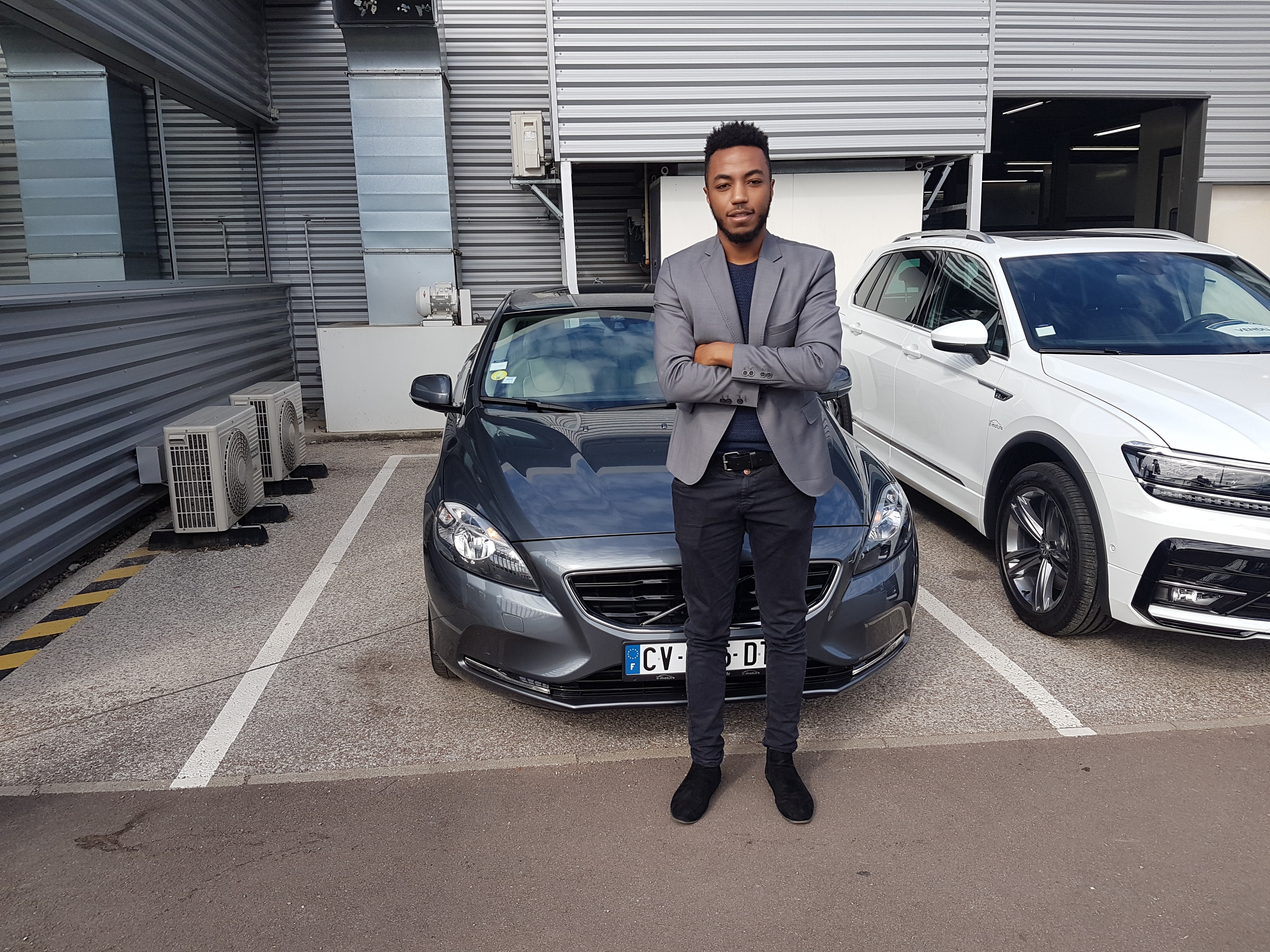 Avis-mandataire-auto-Emotors-Volvo-V40-Summum-d3-150-automatique.
