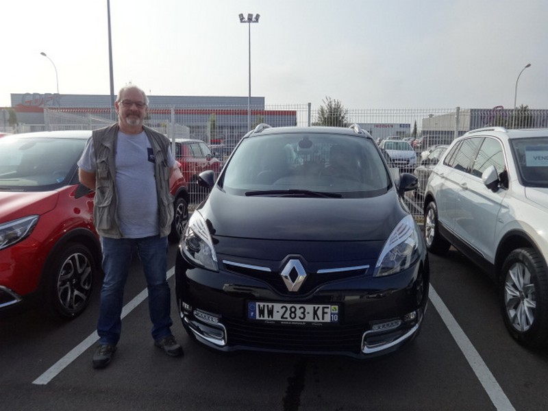 Avis-mandataire-auto-Emotors-Renault-Grand-scenic-Grand-sc-nic-iii-bose-dci-130-energy-7places-plus-toit-vitr.