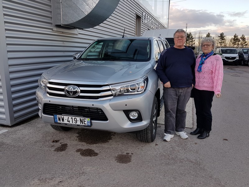 Avis-mandataire-auto-Emotors-Toyota-Hilux-Dble-cab-lounge-2-4l-150-d-4d-4x4.