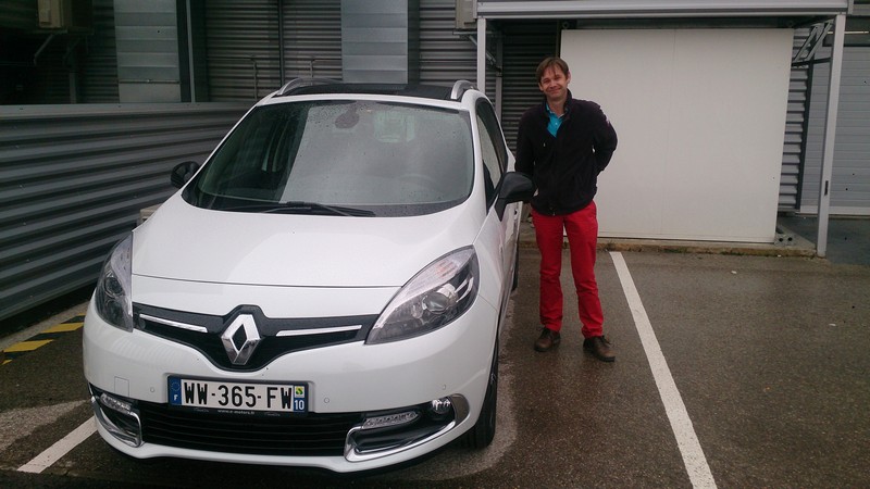 Avis-mandataire-auto-Emotors--Renault-grand-scenic-iii-bose-dci-130-energy-7places-plus-toit-vitr-.
