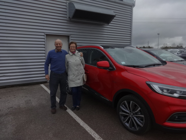 Avis-mandataire-auto-Emotors-Renault-Kadjar-Intens-tce-140-edc-plus-easy-park-assist-toit-vitr.