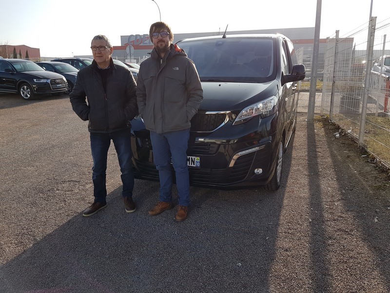 Avis-mandataire-auto-Emotors-Peugeot-Traveller-Standard-2-0-bluehdi-150ch-s-s-bvm6-active-8-places.