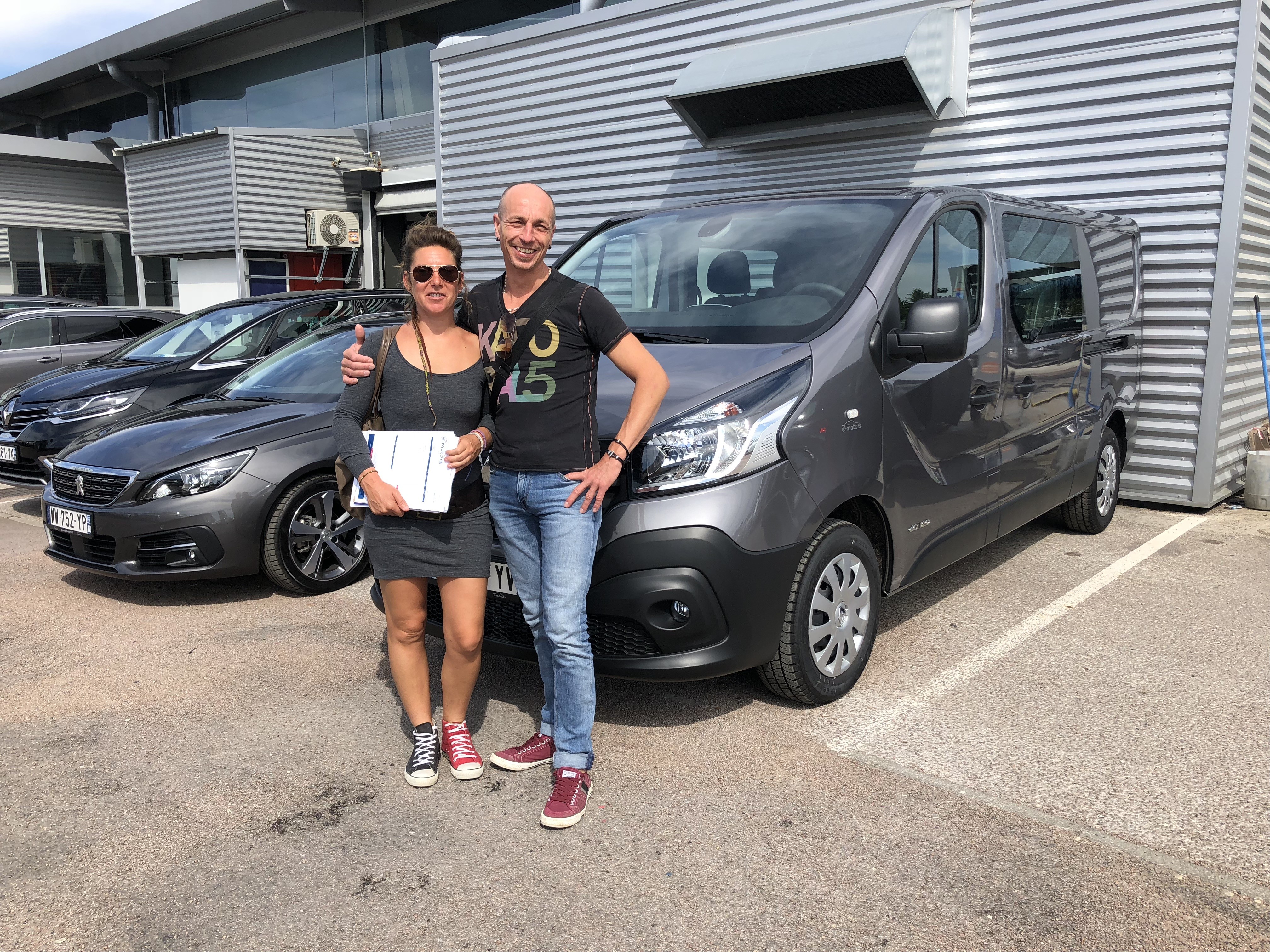 Avis-mandataire-auto-Emotors-Renault-Trafic-cabine-approfondie-Grand-confort-l2h1-1200kg-dci-120-6places-plus-gps.