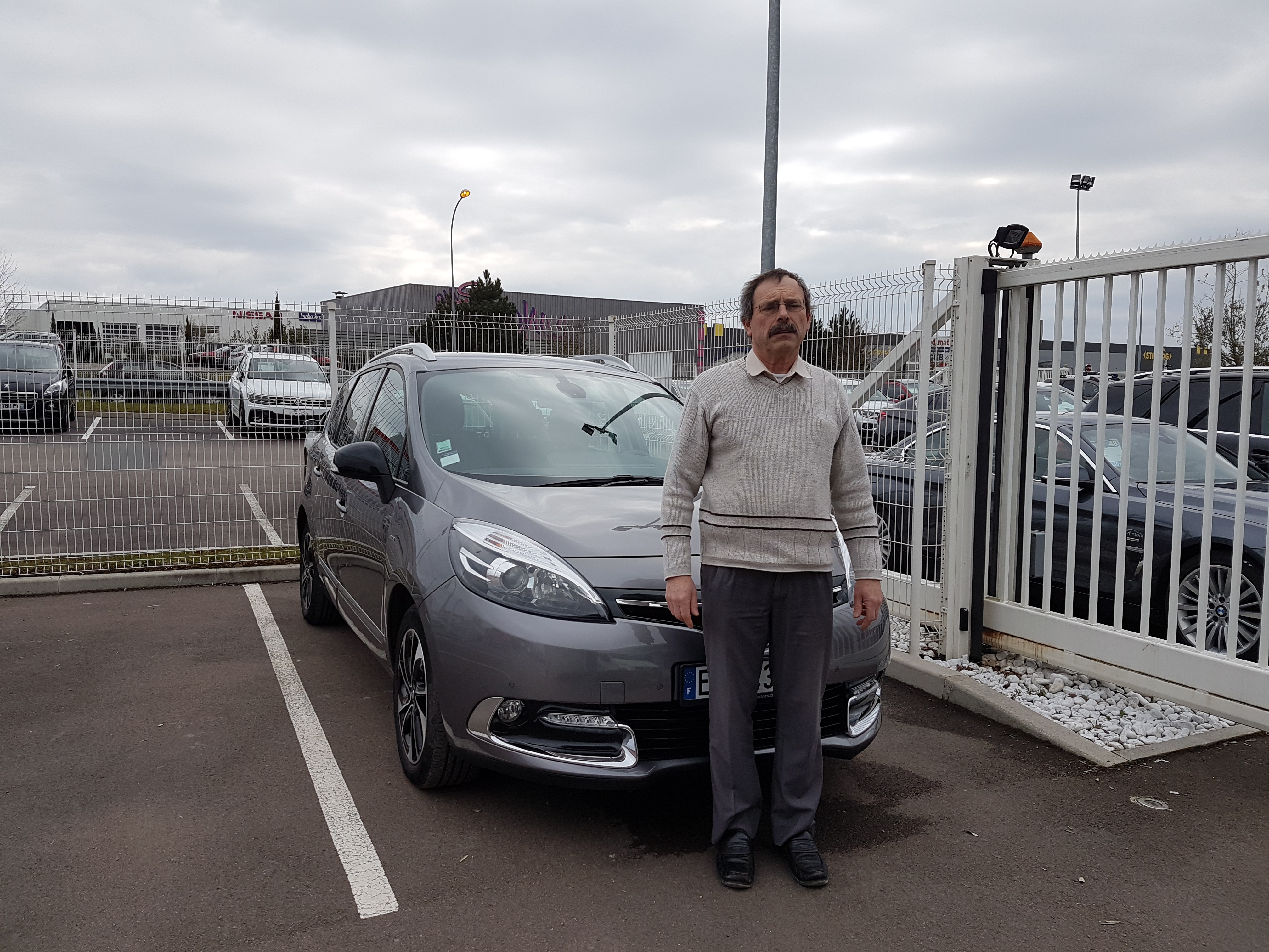 Avis-mandataire-auto-Emotors-Renault-Grand-scenic-Grand-sc-nic-bose-edition-edc-7-pl-dci-110.