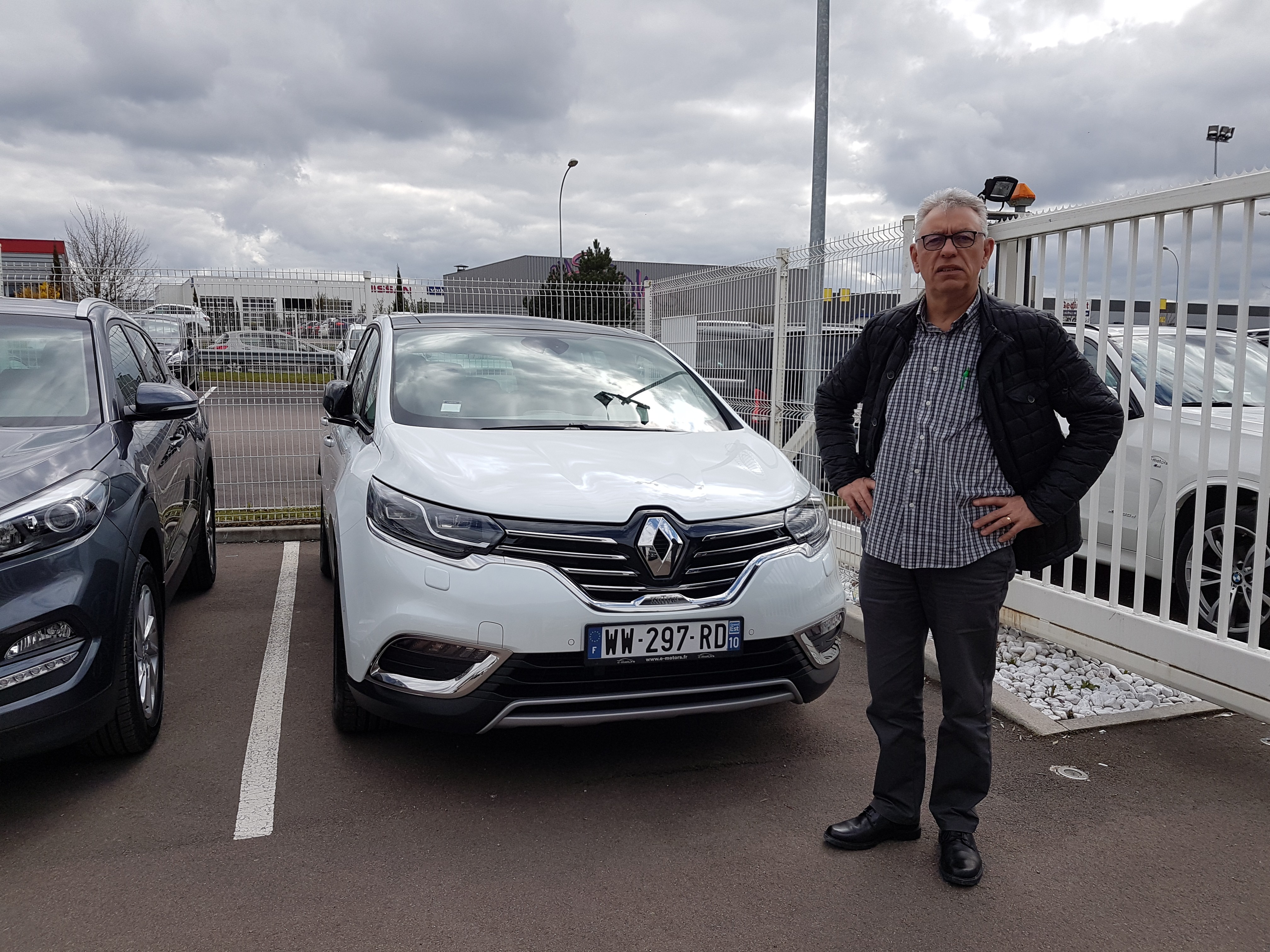 Avis-mandataire-auto-Emotors-Renault-Espace-Initiale-paris-dci-160-energy-edc-7places-plus-toit-vitr.