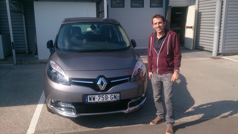 Avis-mandataire-auto-Emotors--Renault-scenic-iii-bose-dci-130-energy-plus-toit-vitr-.