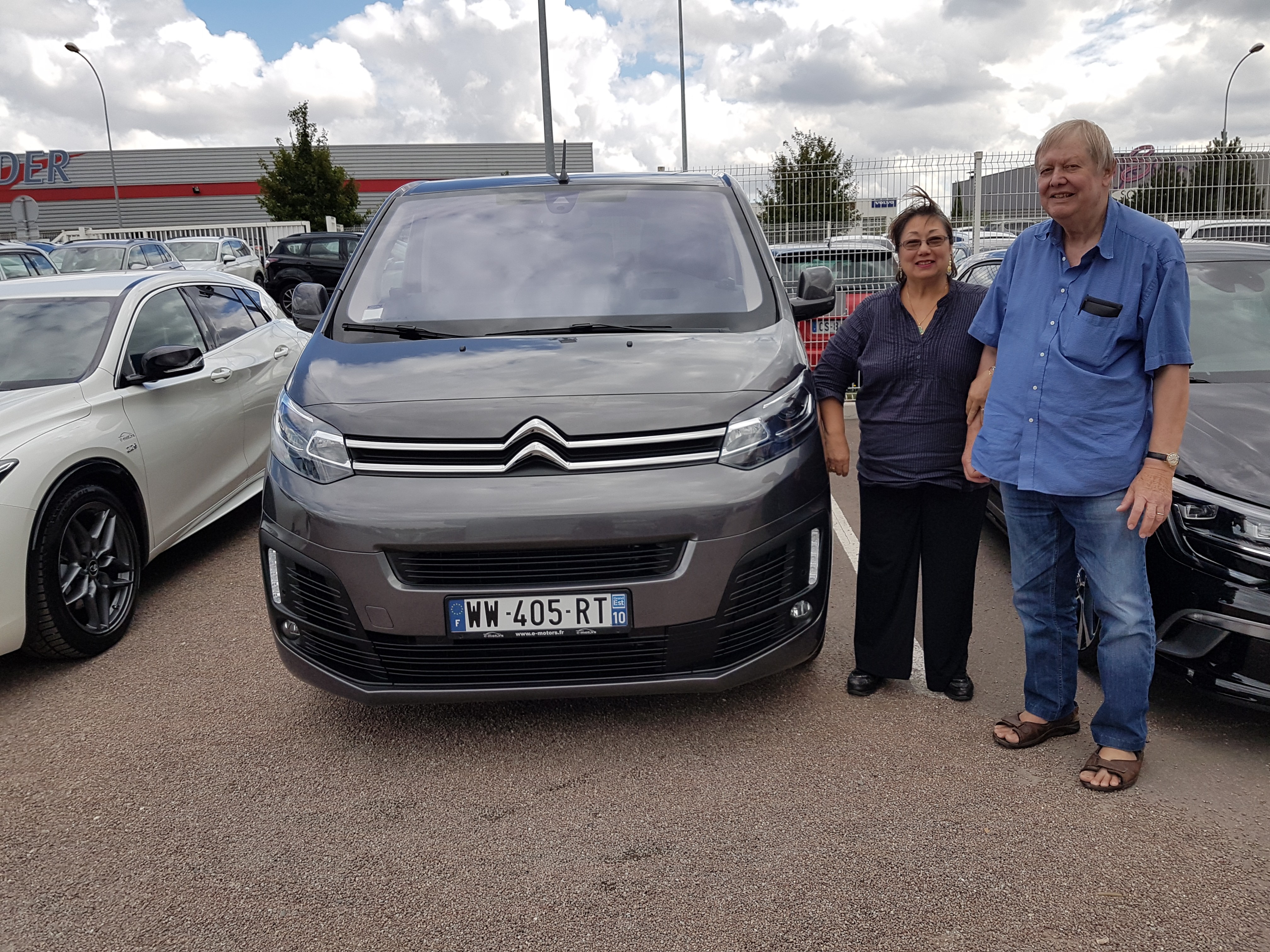 Avis-mandataire-auto-Emotors-Citroen-Spacetourer-Shine-m-bluehdi-180-s-s-eat6.