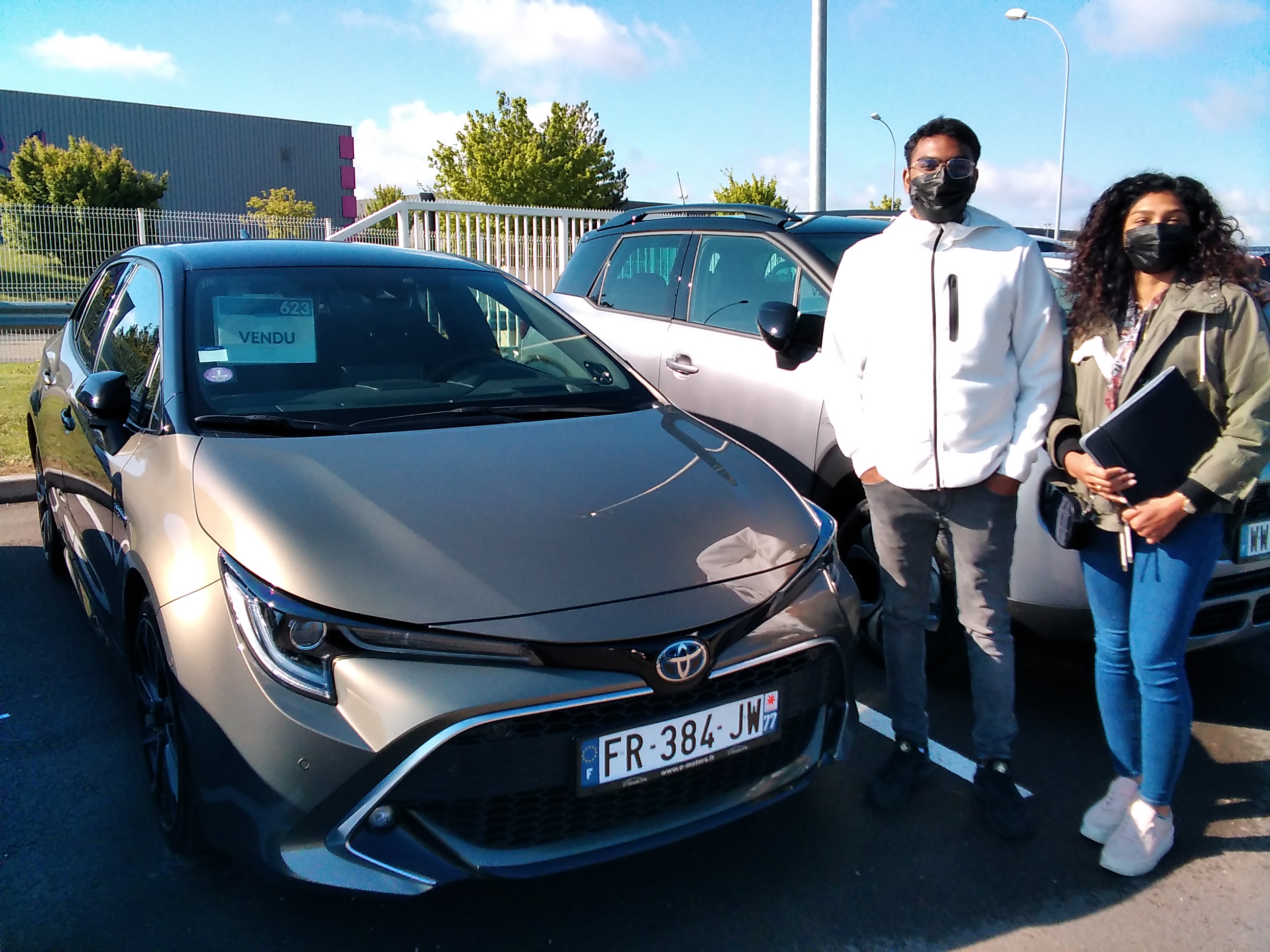 Avis-mandataire-auto-Emotors-Toyota-Corolla-hybride-184h-collection.